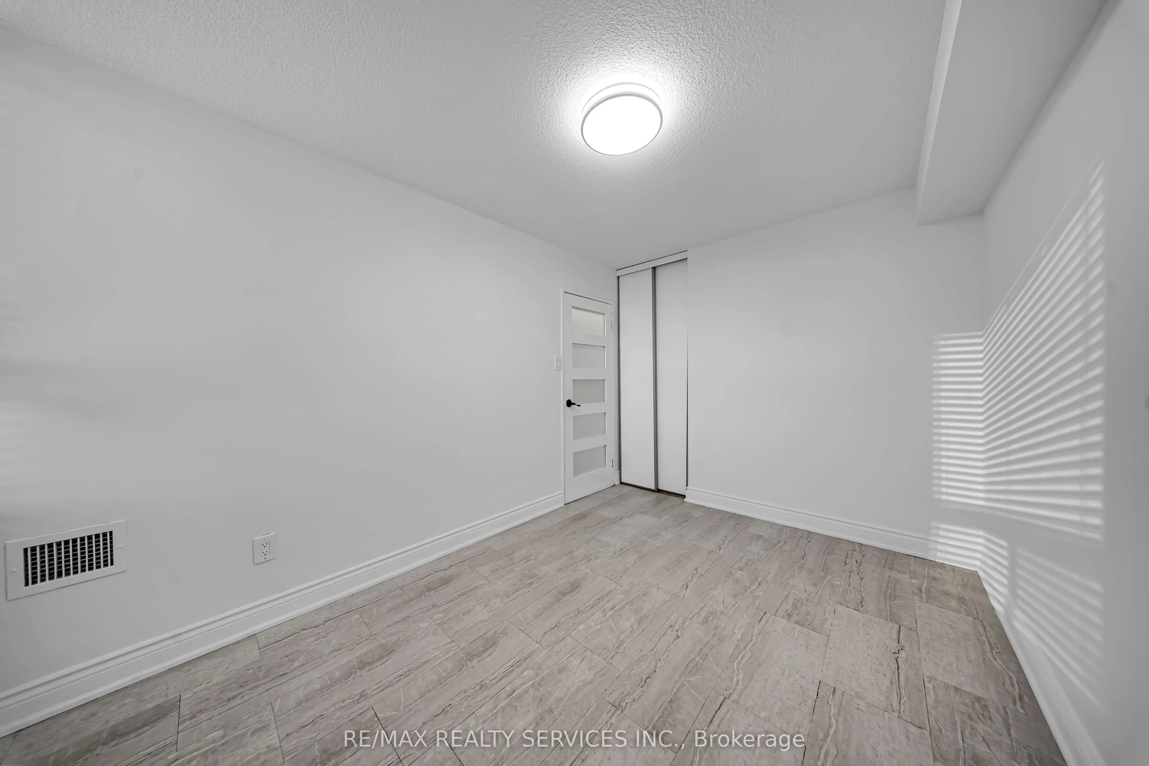 20 Mississauga Valley Boulevard #701