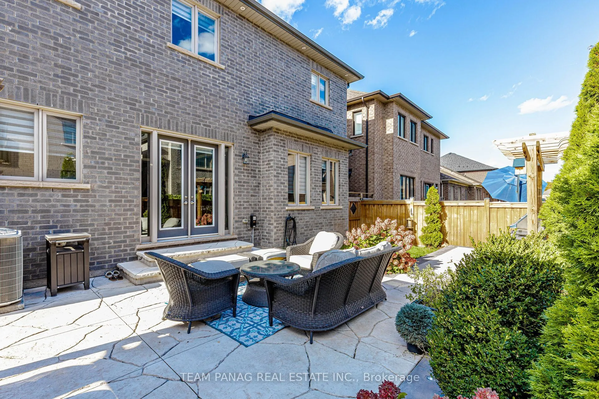 32 Viva Gardens