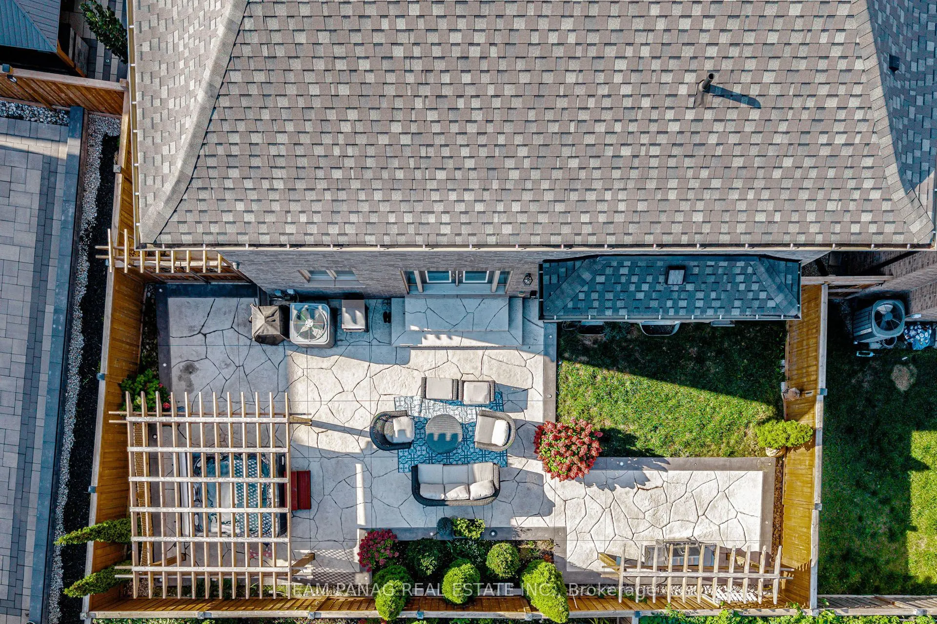 32 Viva Gardens
