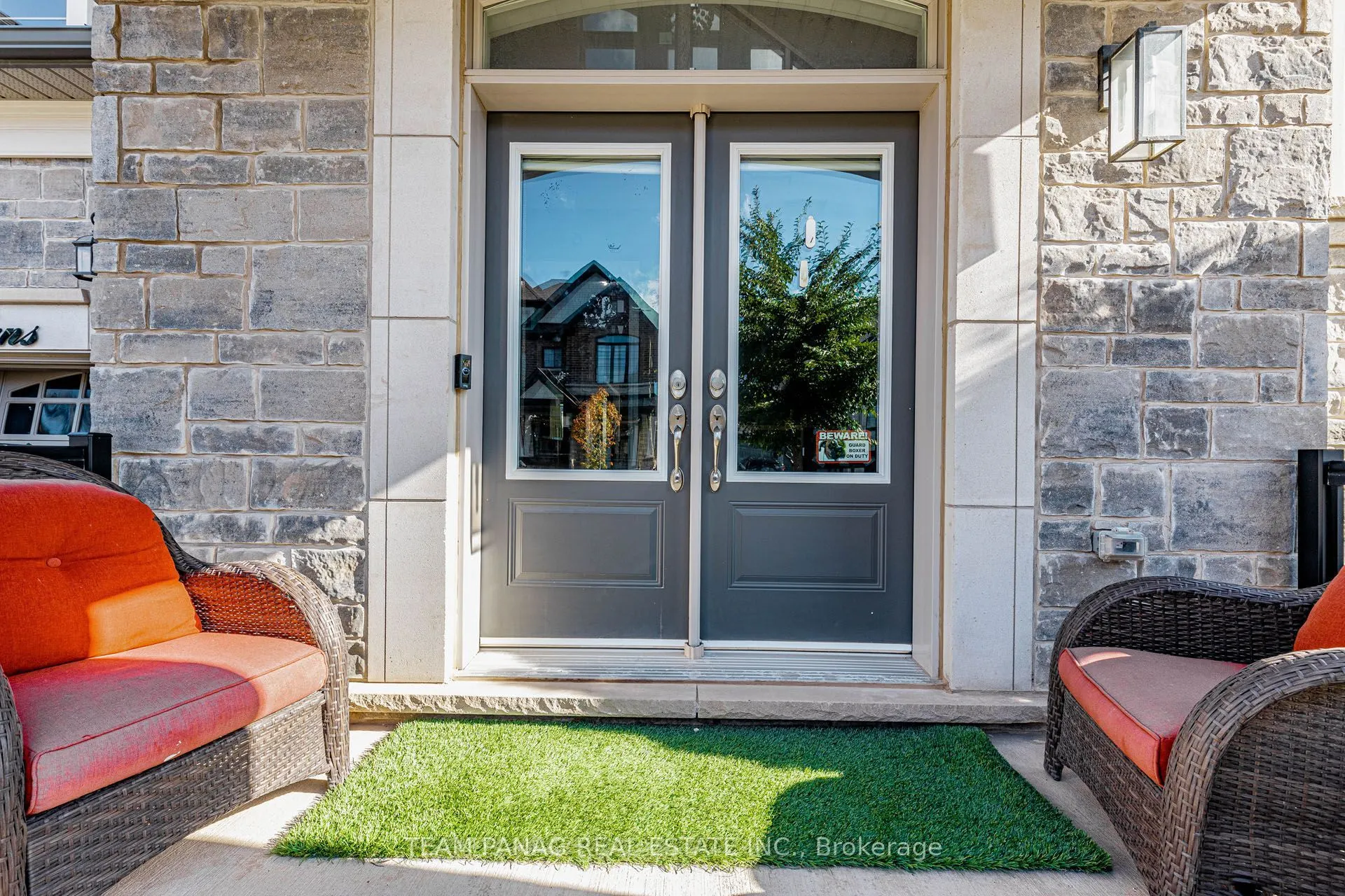 32 Viva Gardens