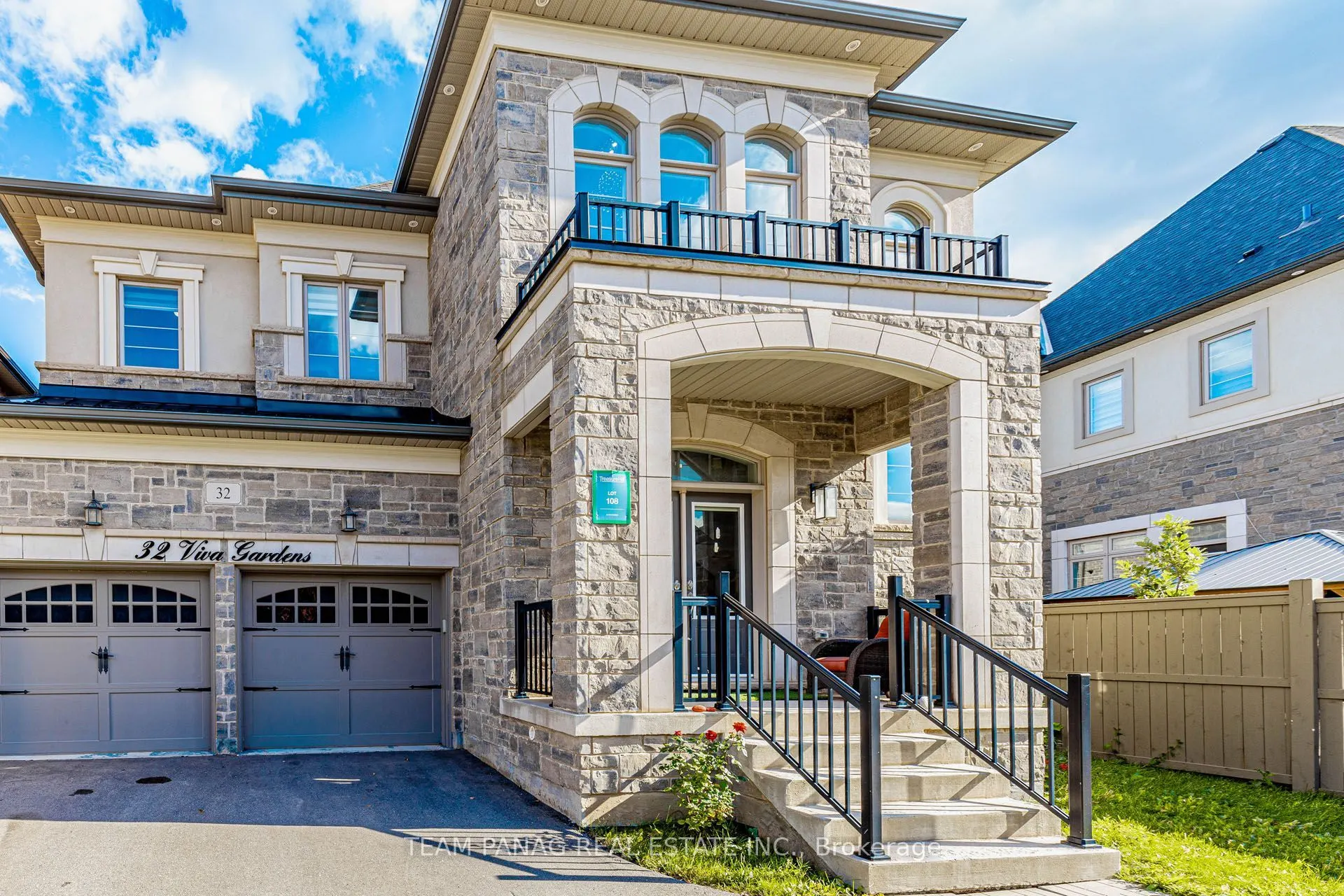 32 Viva Gardens