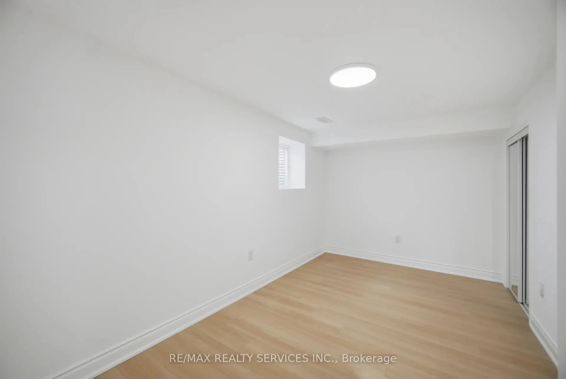 92 Corby Crescent