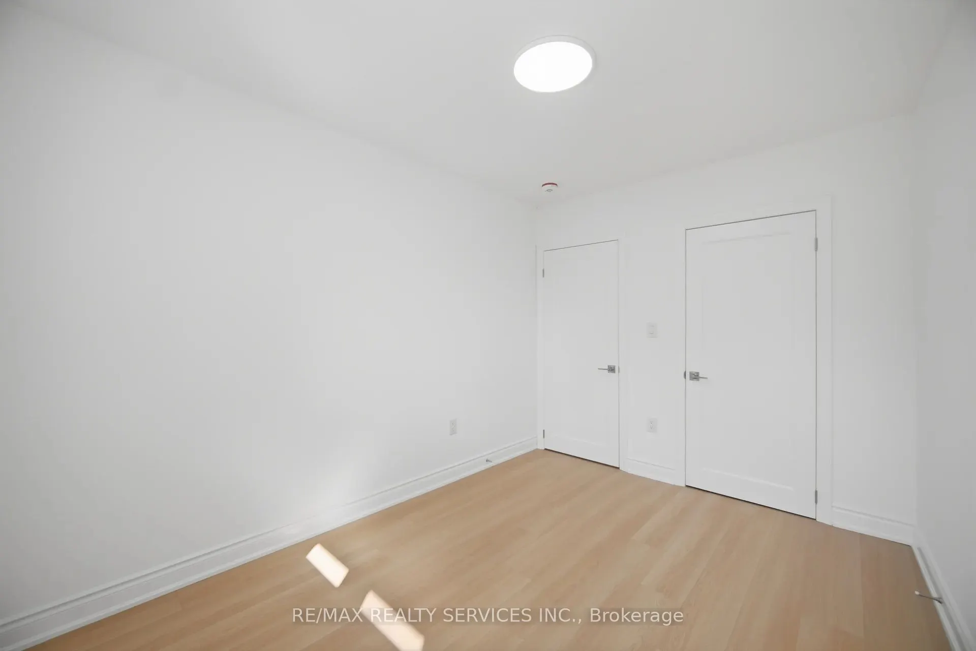92 Corby Crescent