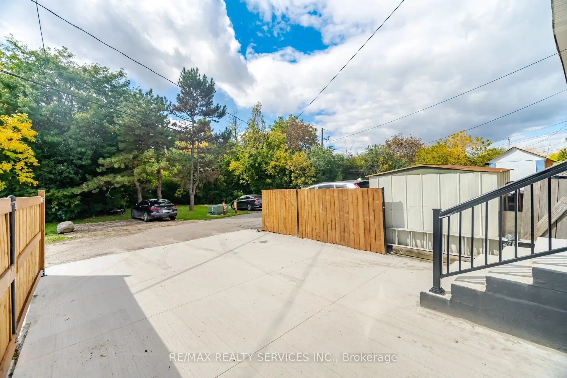 92 Corby Crescent