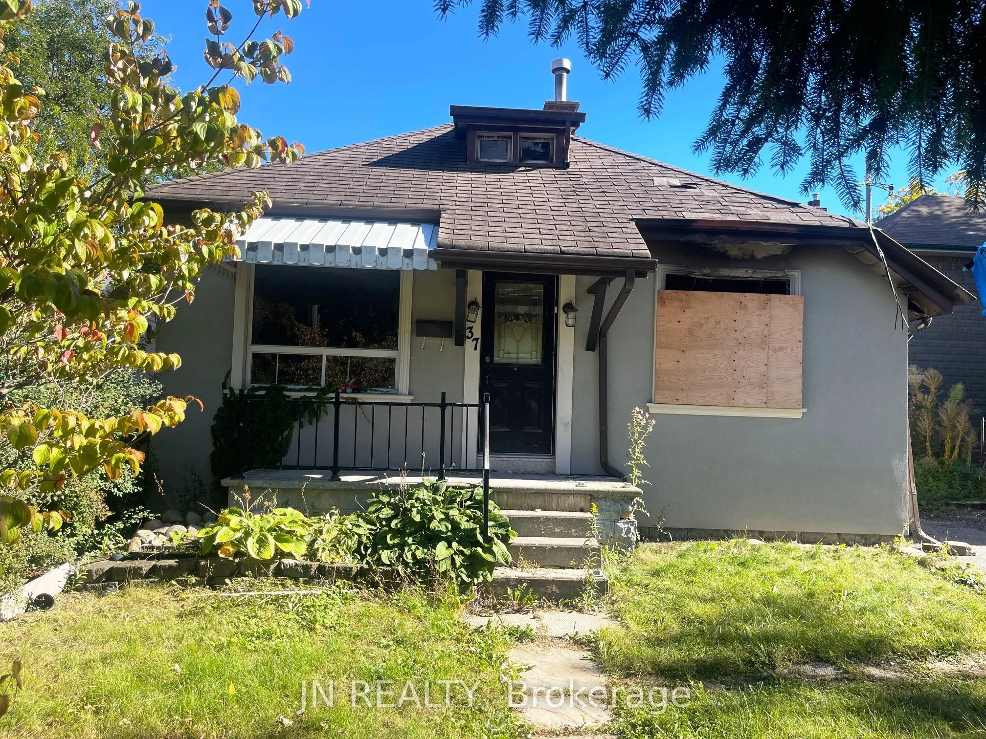 37 Rosedale Avenue W