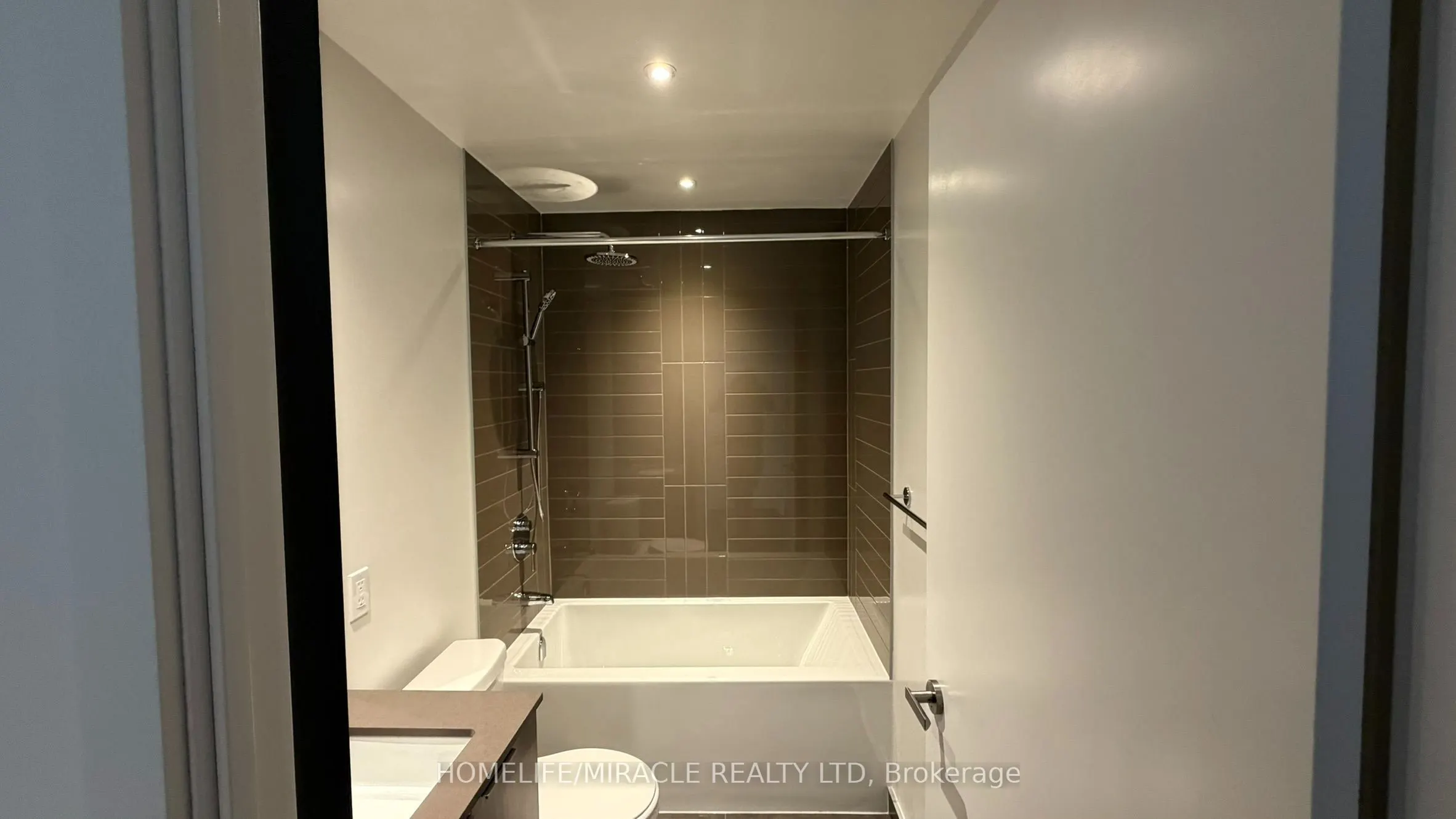 448 Burnhamthorpe Road W #7304