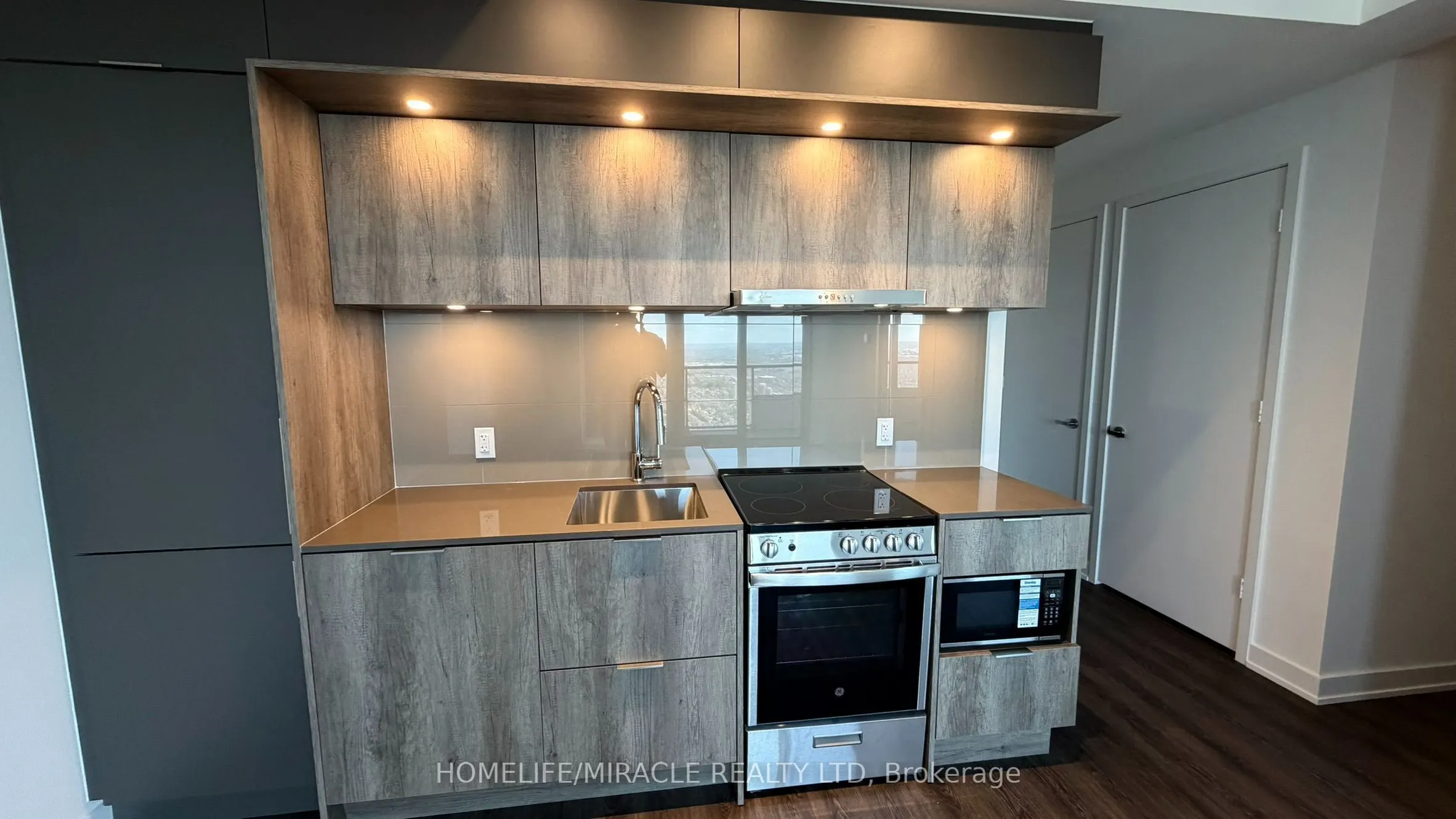 448 Burnhamthorpe Road W #7304