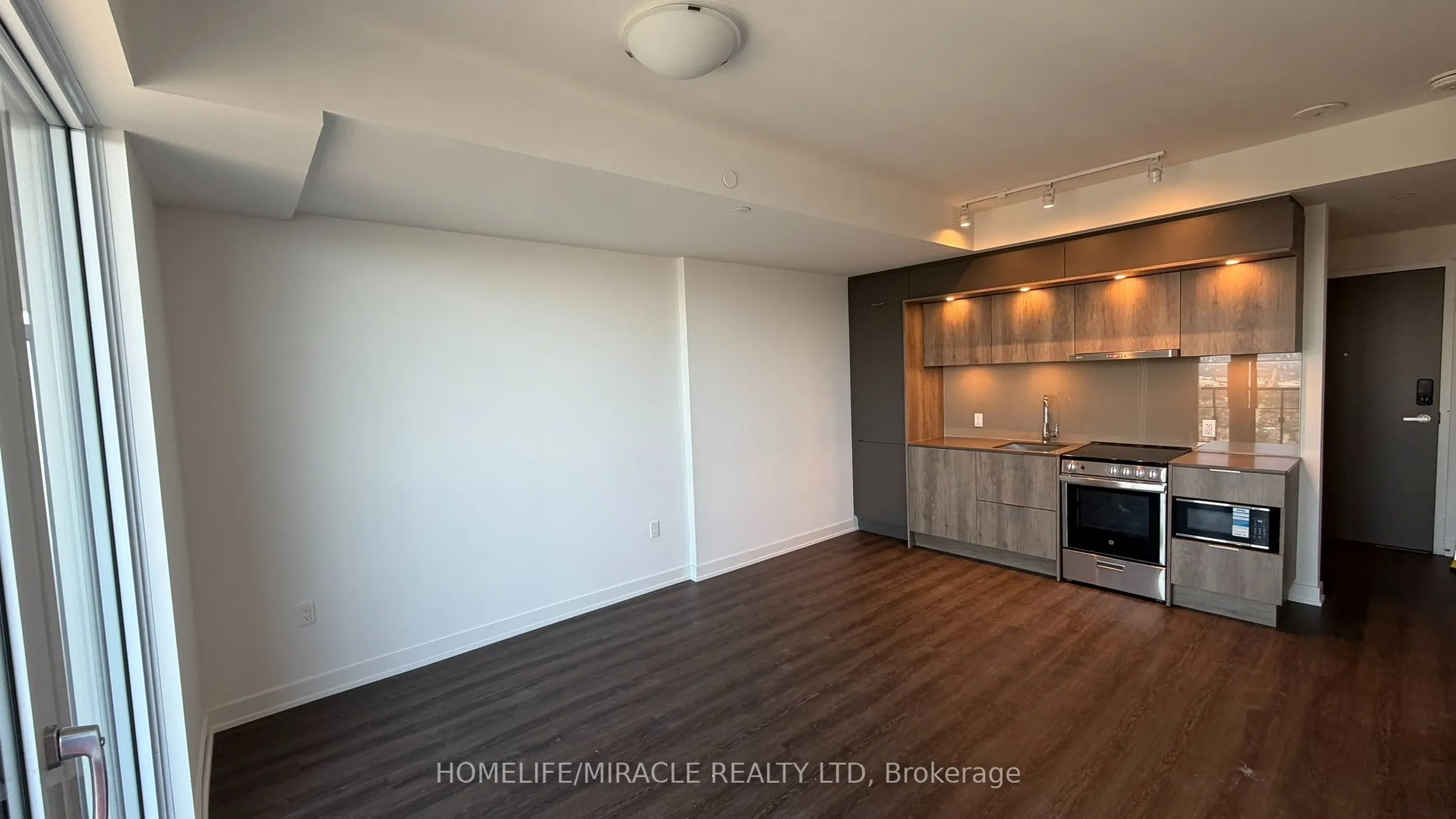 448 Burnhamthorpe Road W #7304