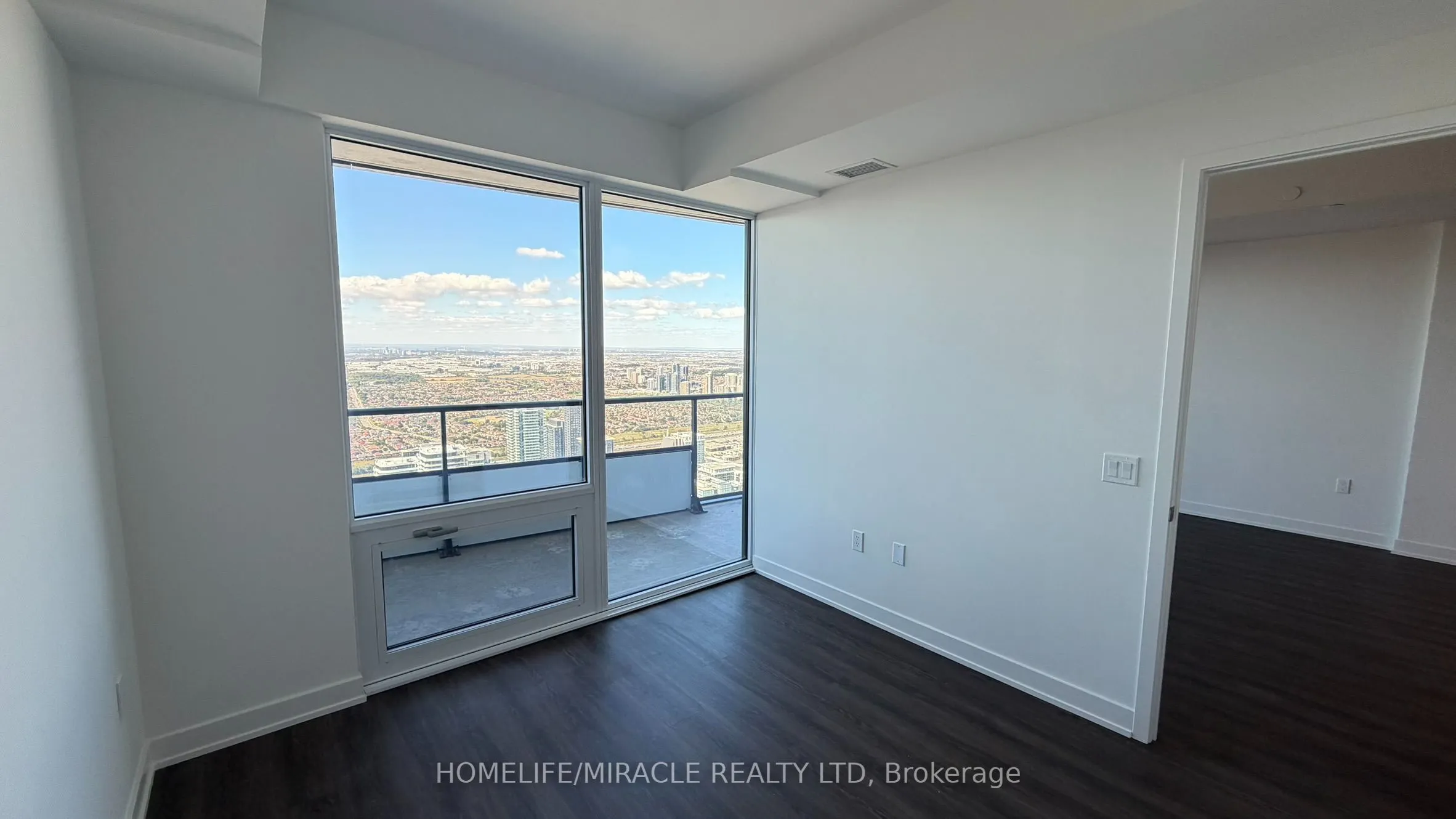 448 Burnhamthorpe Road W #7304