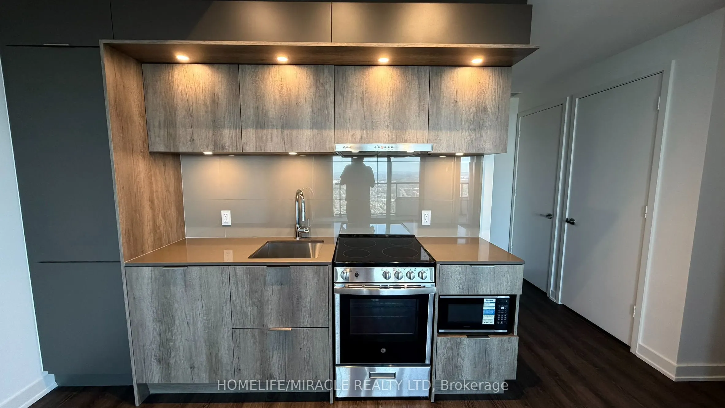 448 Burnhamthorpe Road W #7304