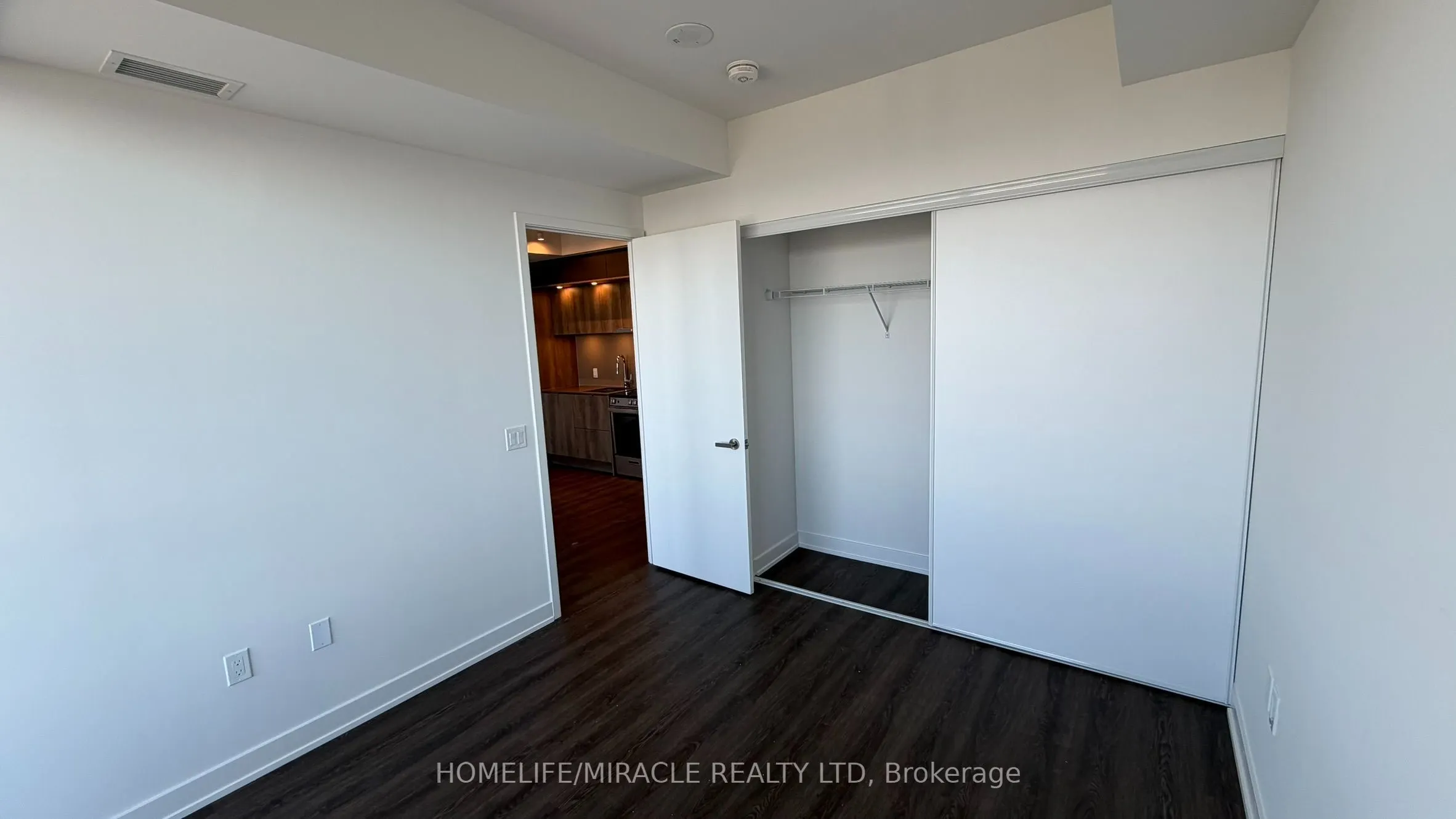 448 Burnhamthorpe Road W #7304