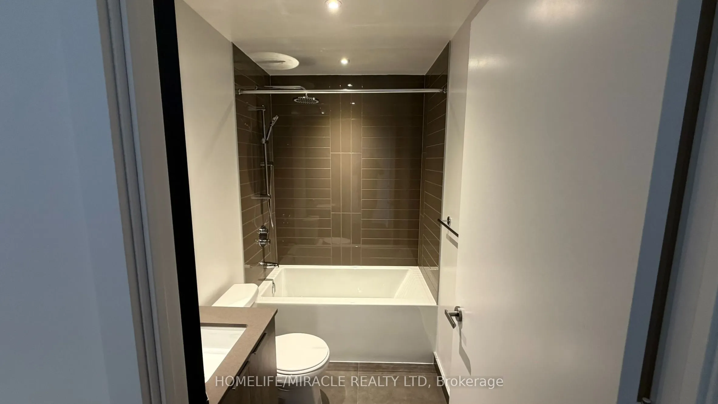448 Burnhamthorpe Road W #7304