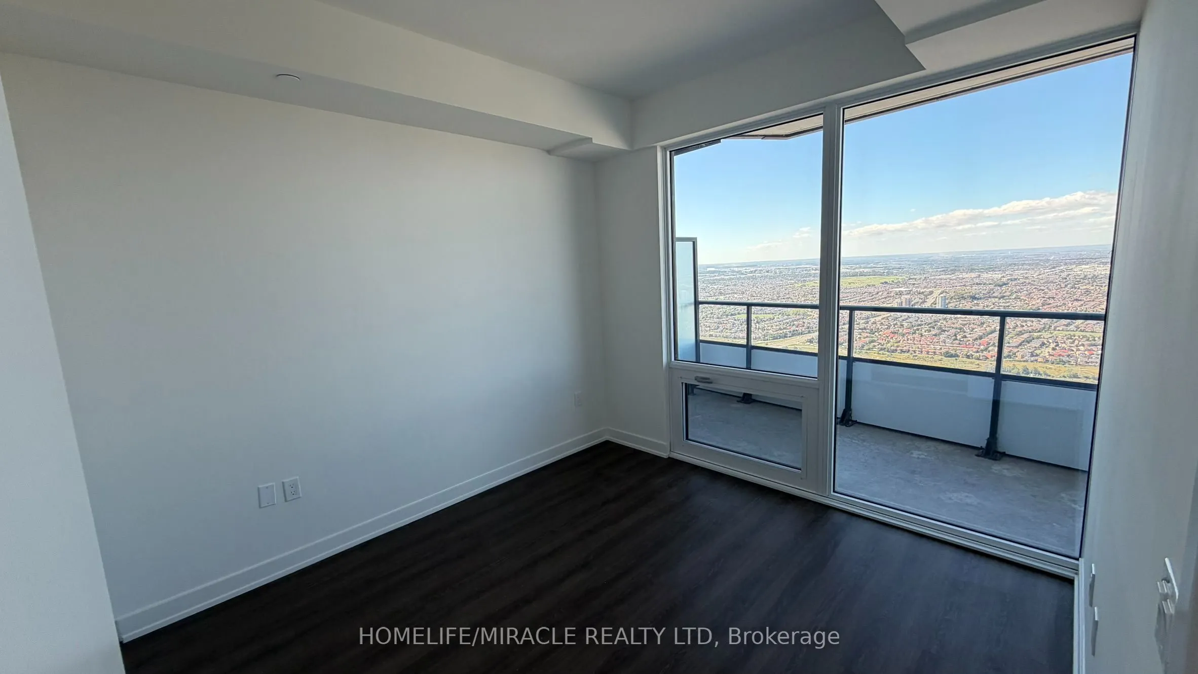 448 Burnhamthorpe Road W #7304