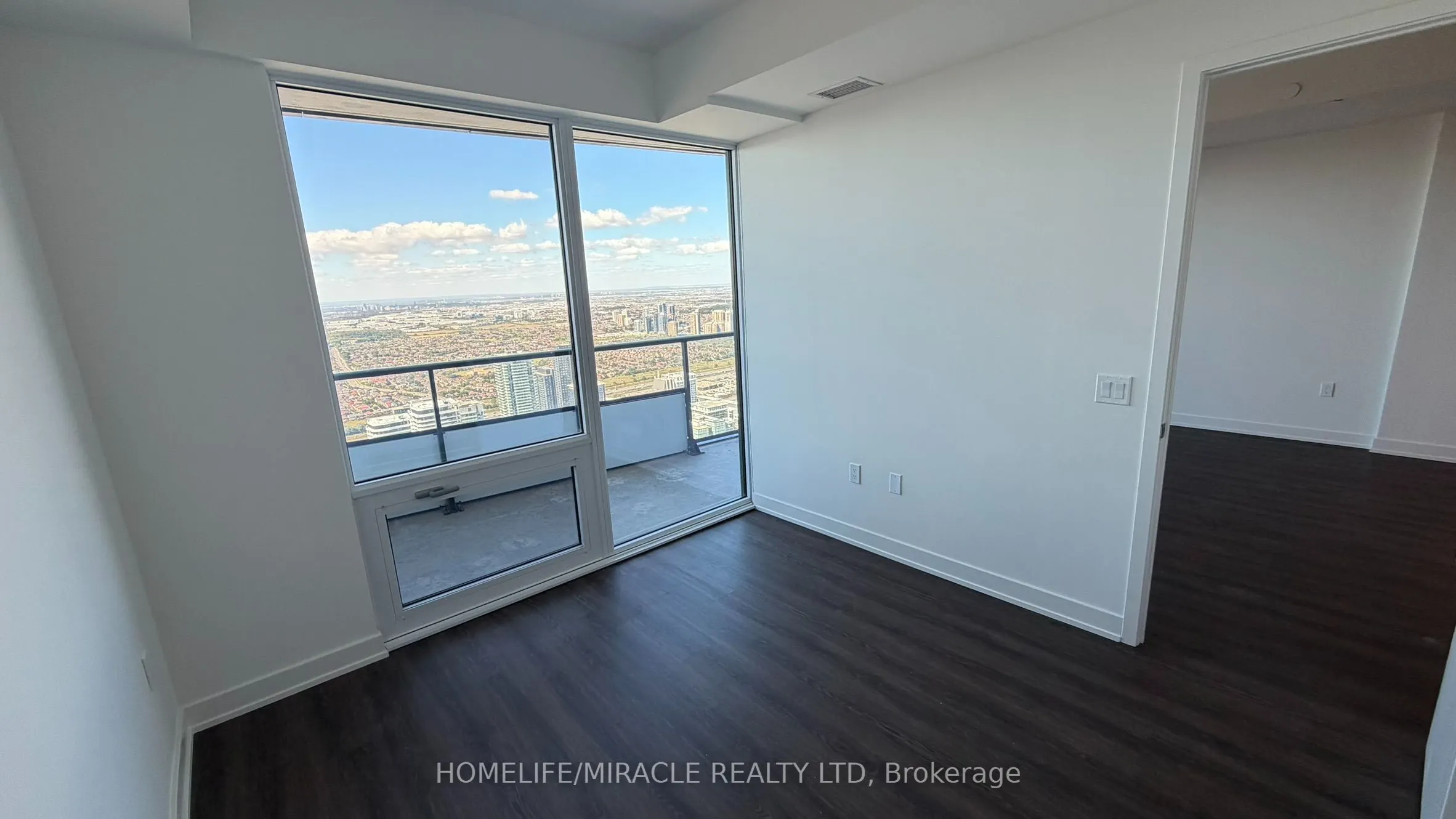 448 Burnhamthorpe Road W #7304