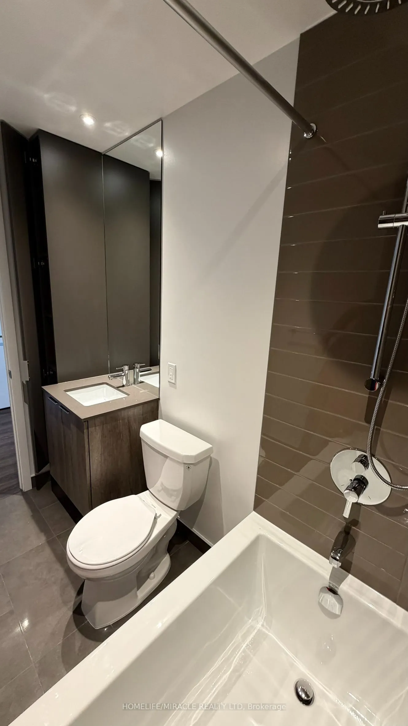 448 Burnhamthorpe Road W #7304