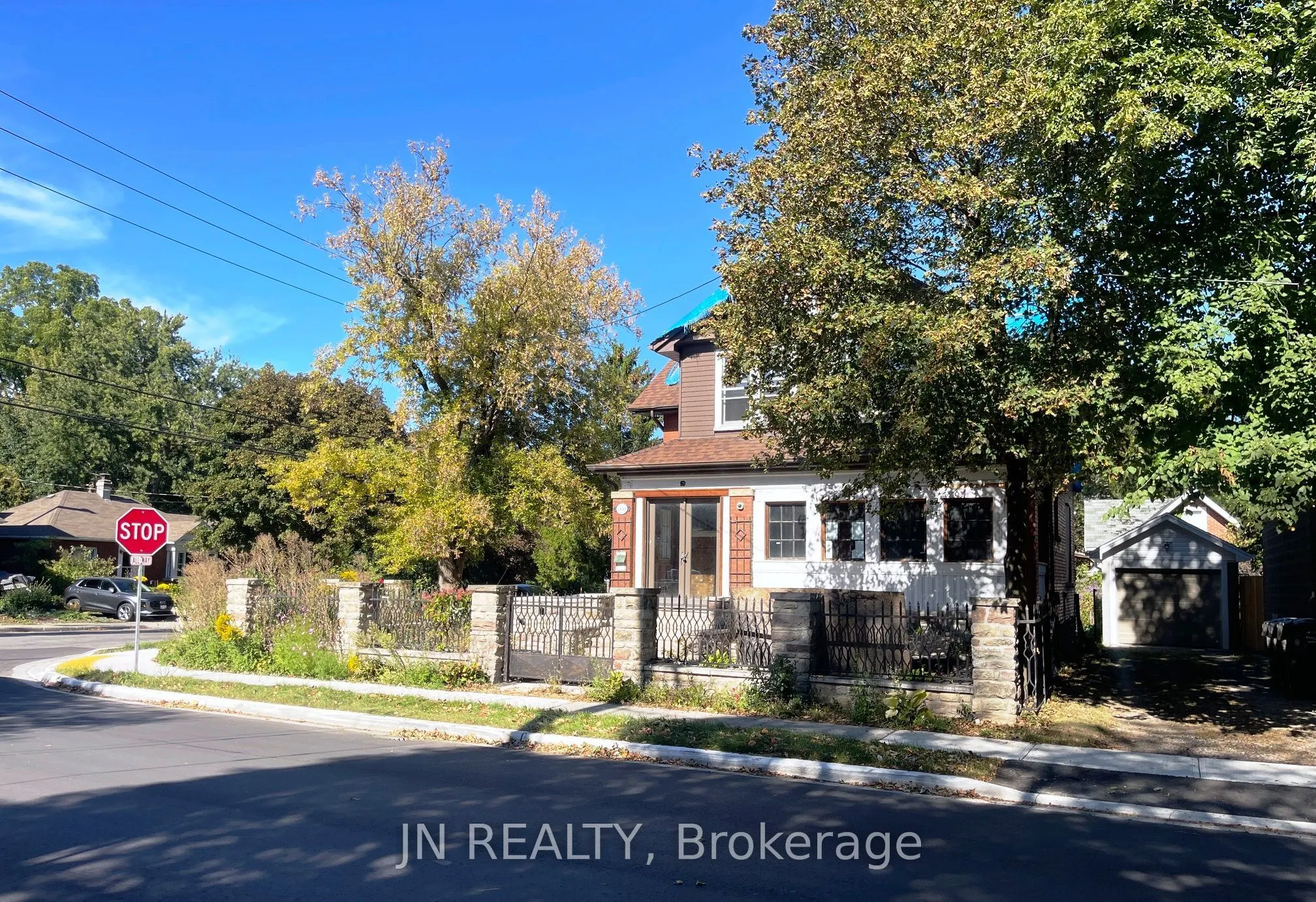 100 Mill Street N