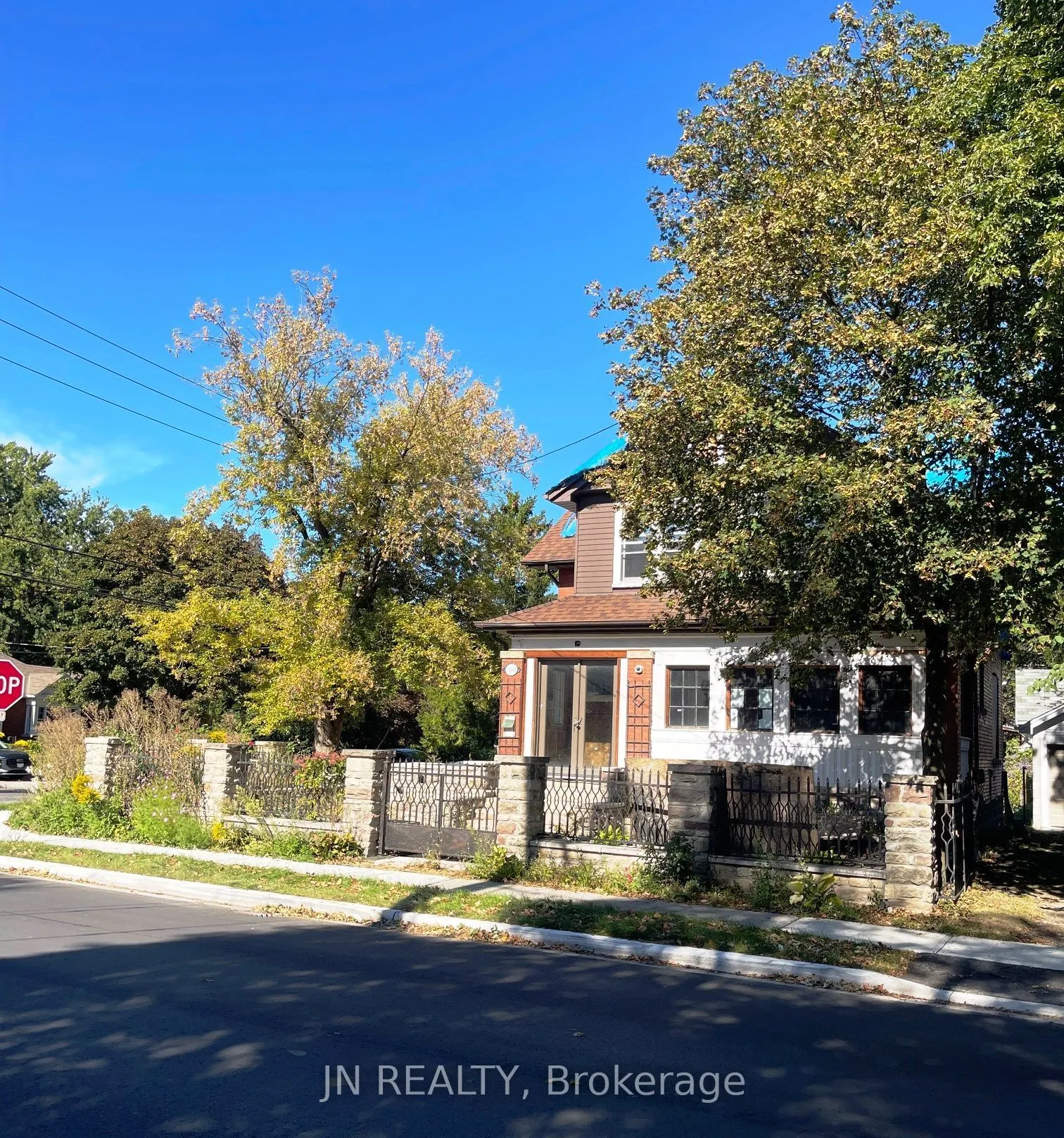 100 Mill Street N