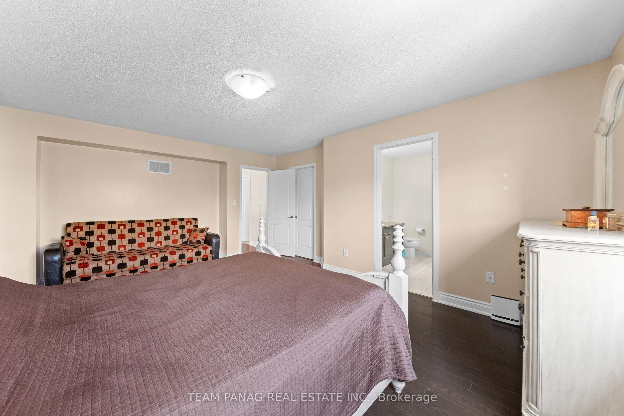 13 Seafair Crescent