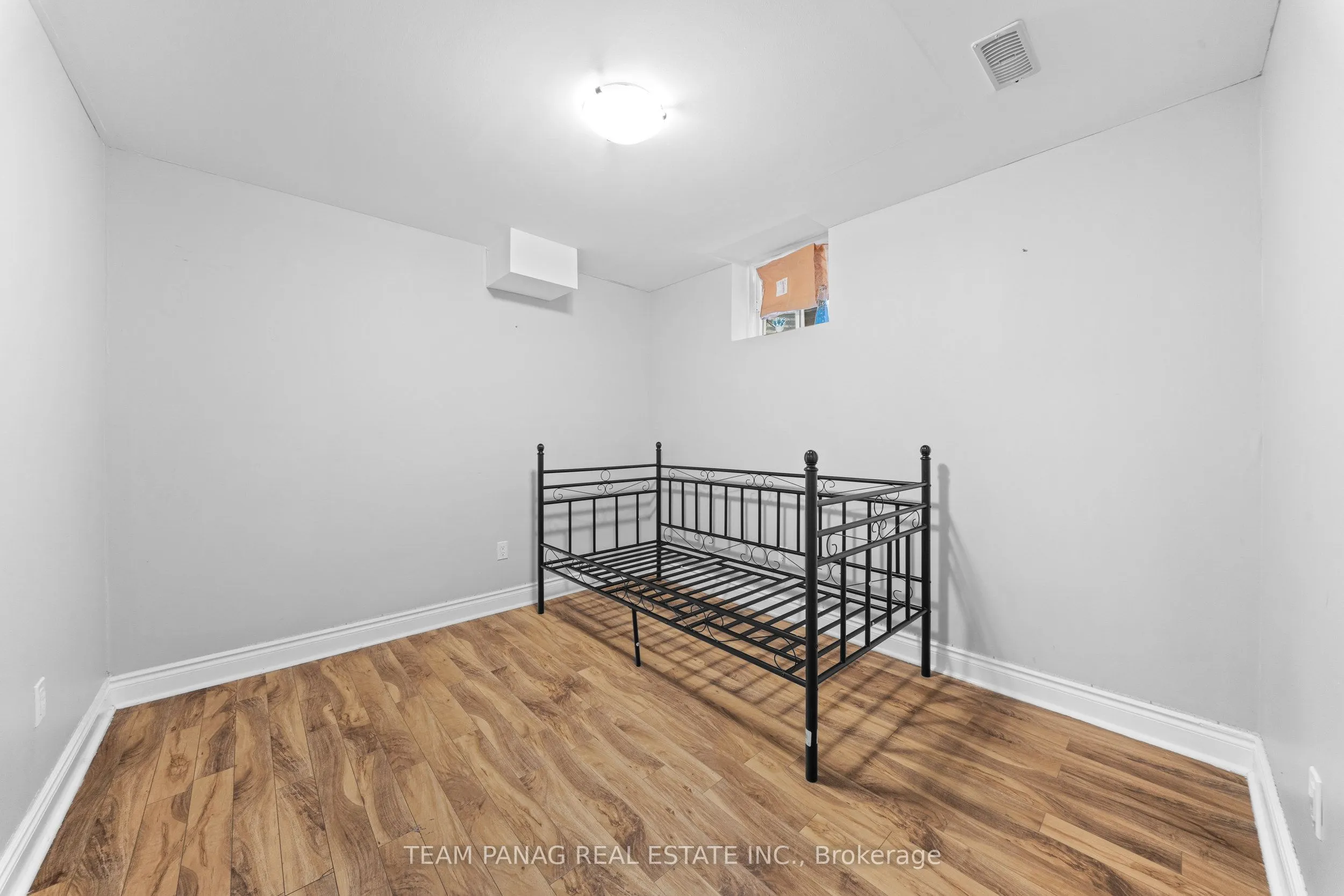 13 Seafair Crescent