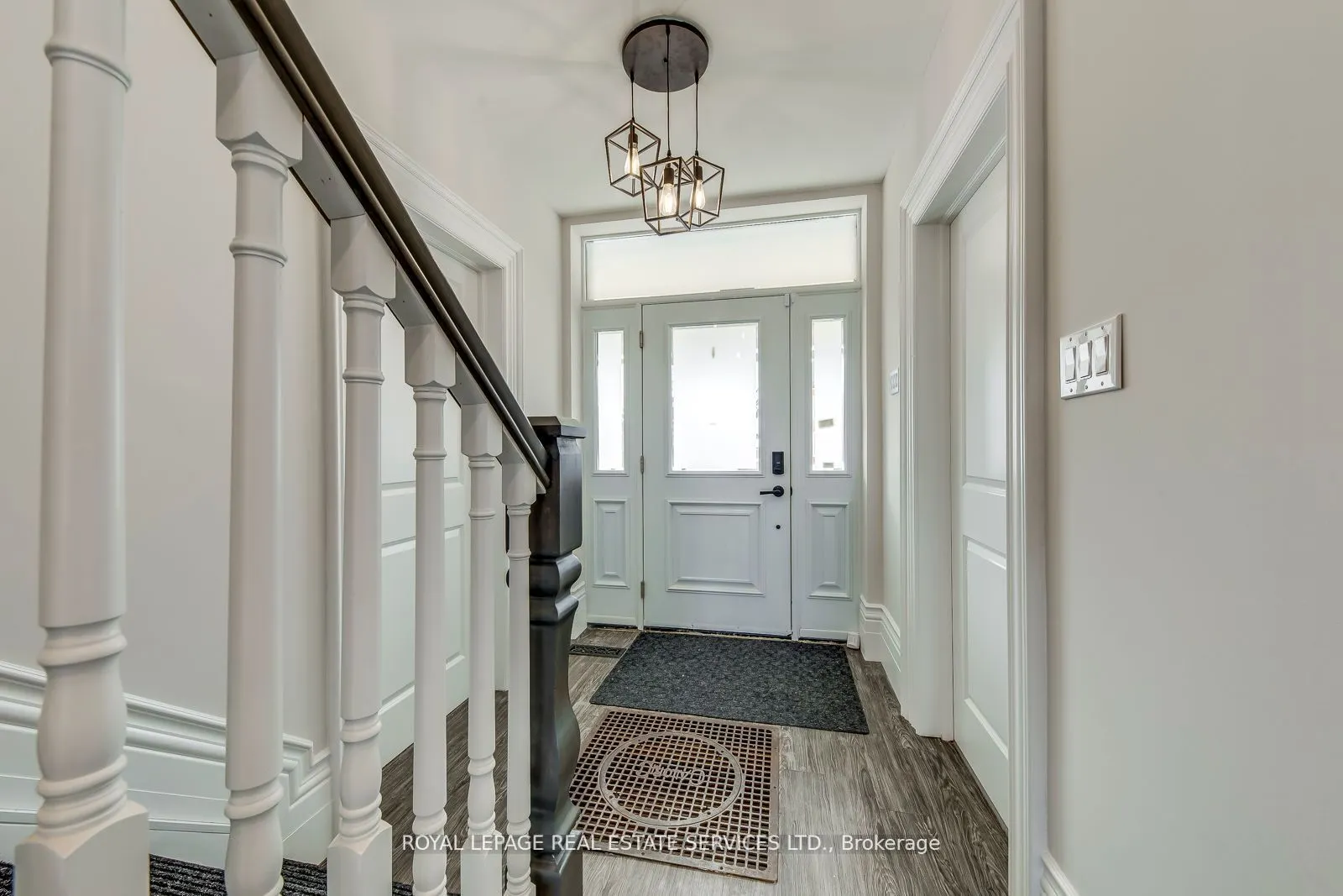 317 Queen Street S