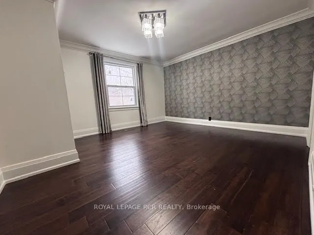 134 Queen Street N