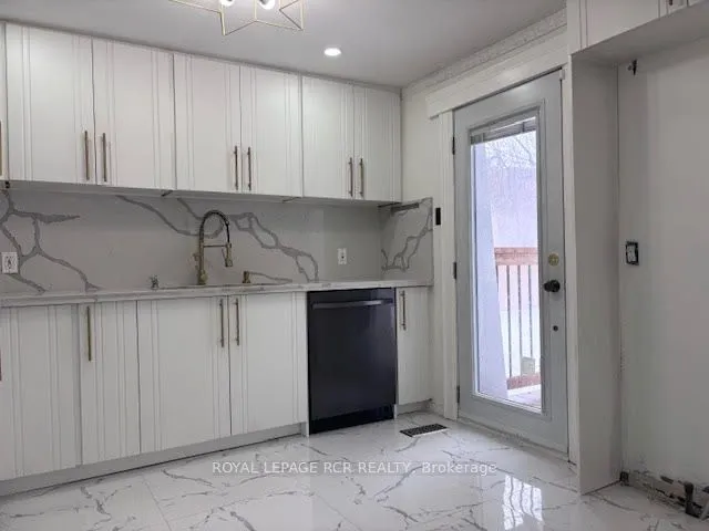 134 Queen Street N