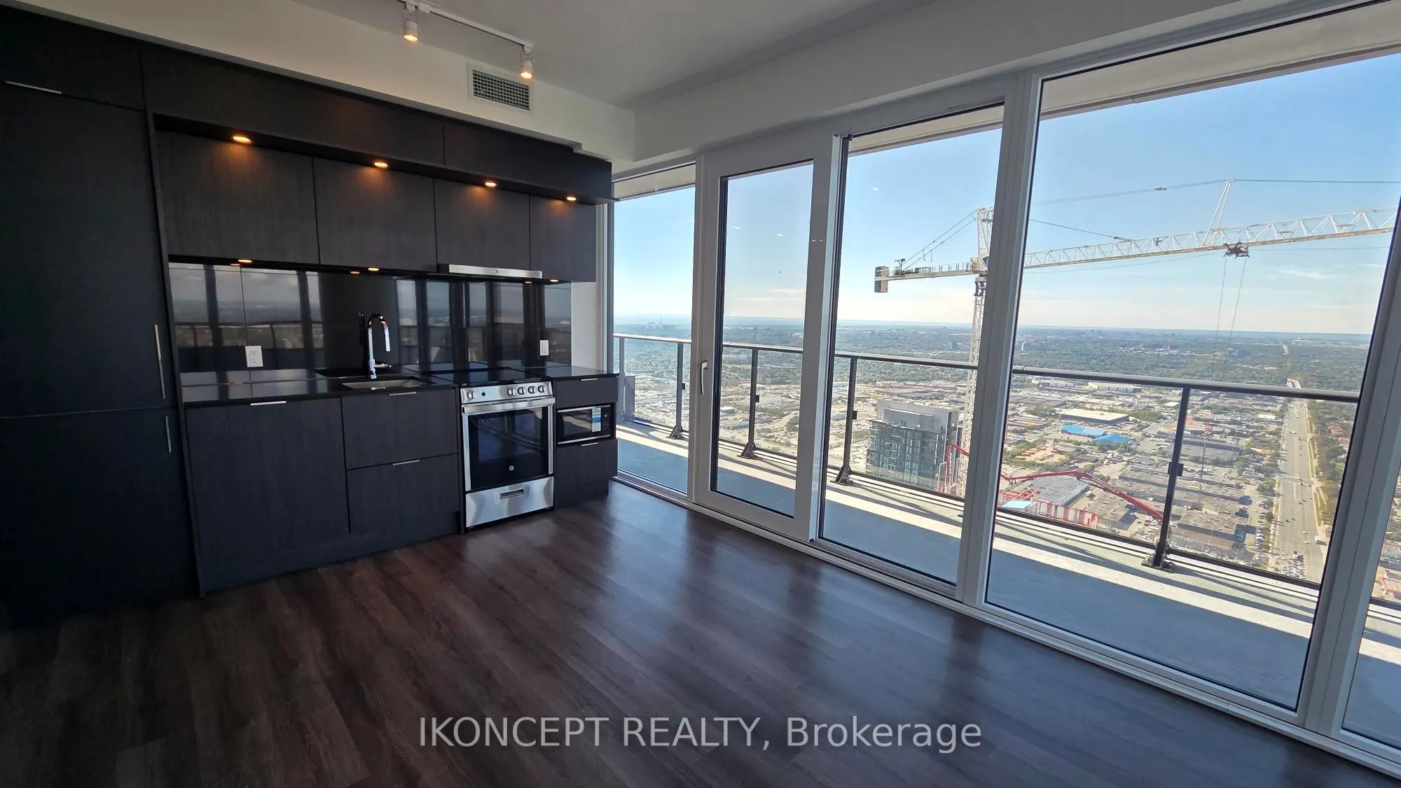 448 Burnhamthorpe Road #6302