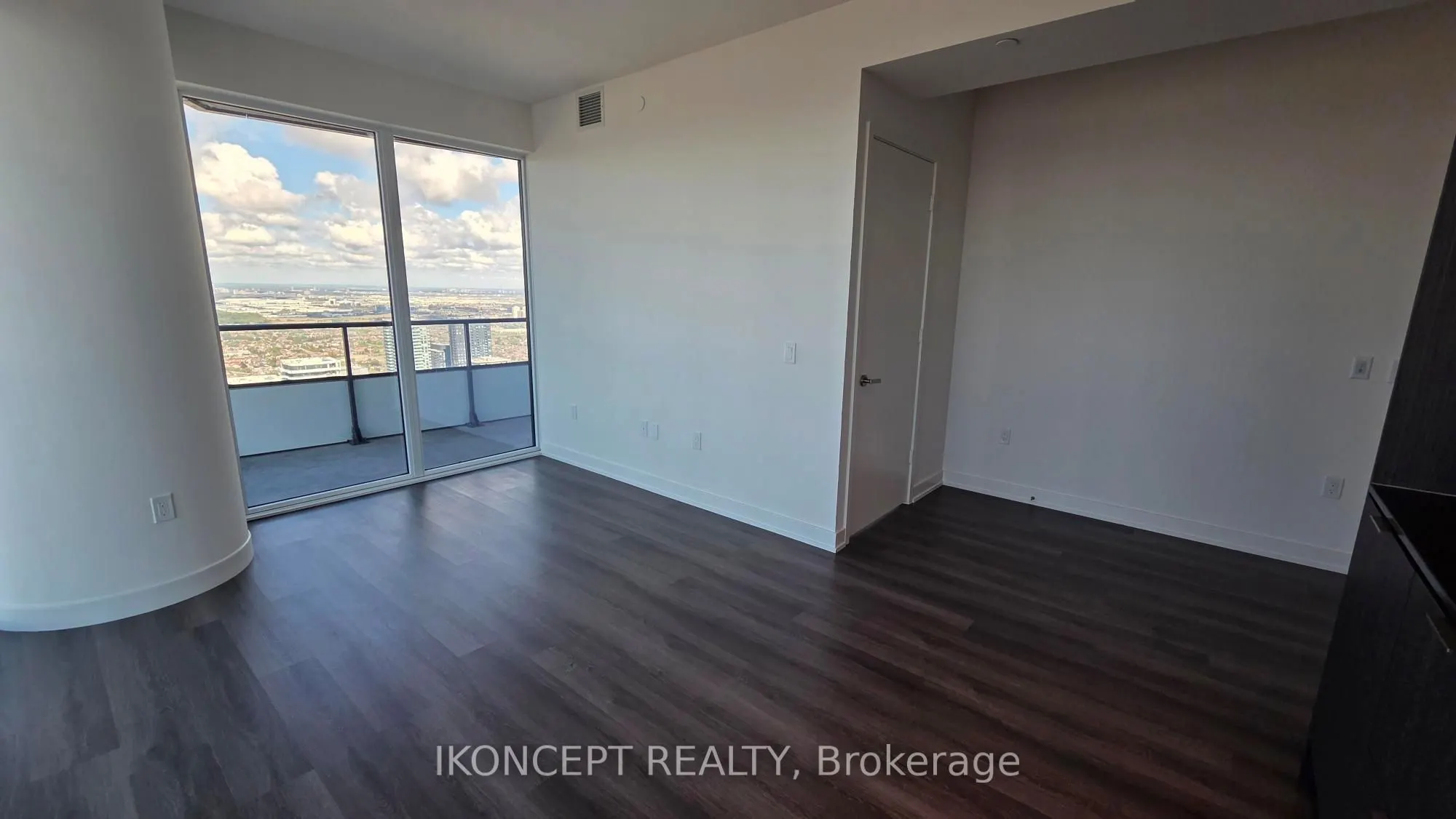 448 Burnhamthorpe Road #6302