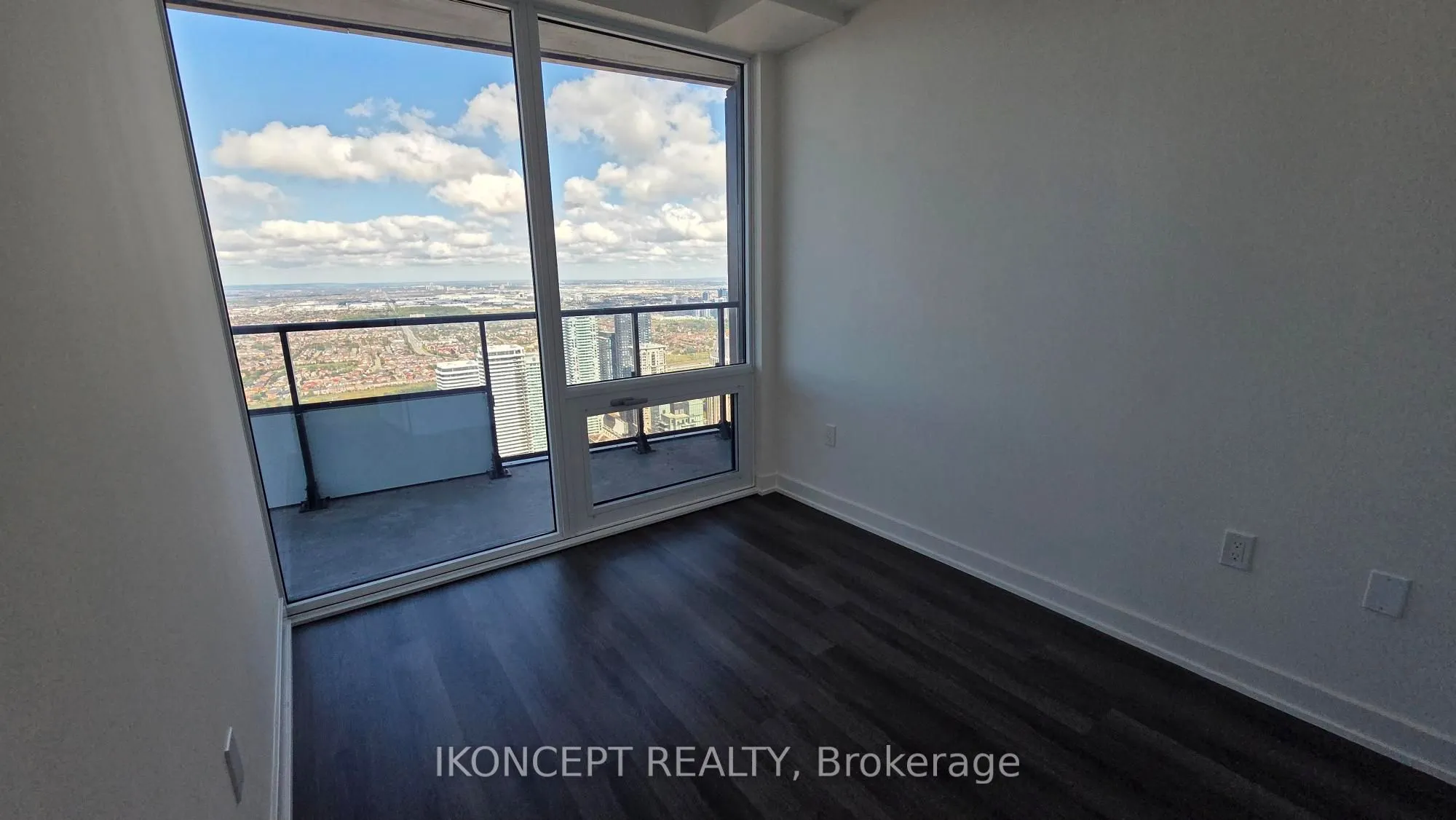 448 Burnhamthorpe Road #6302