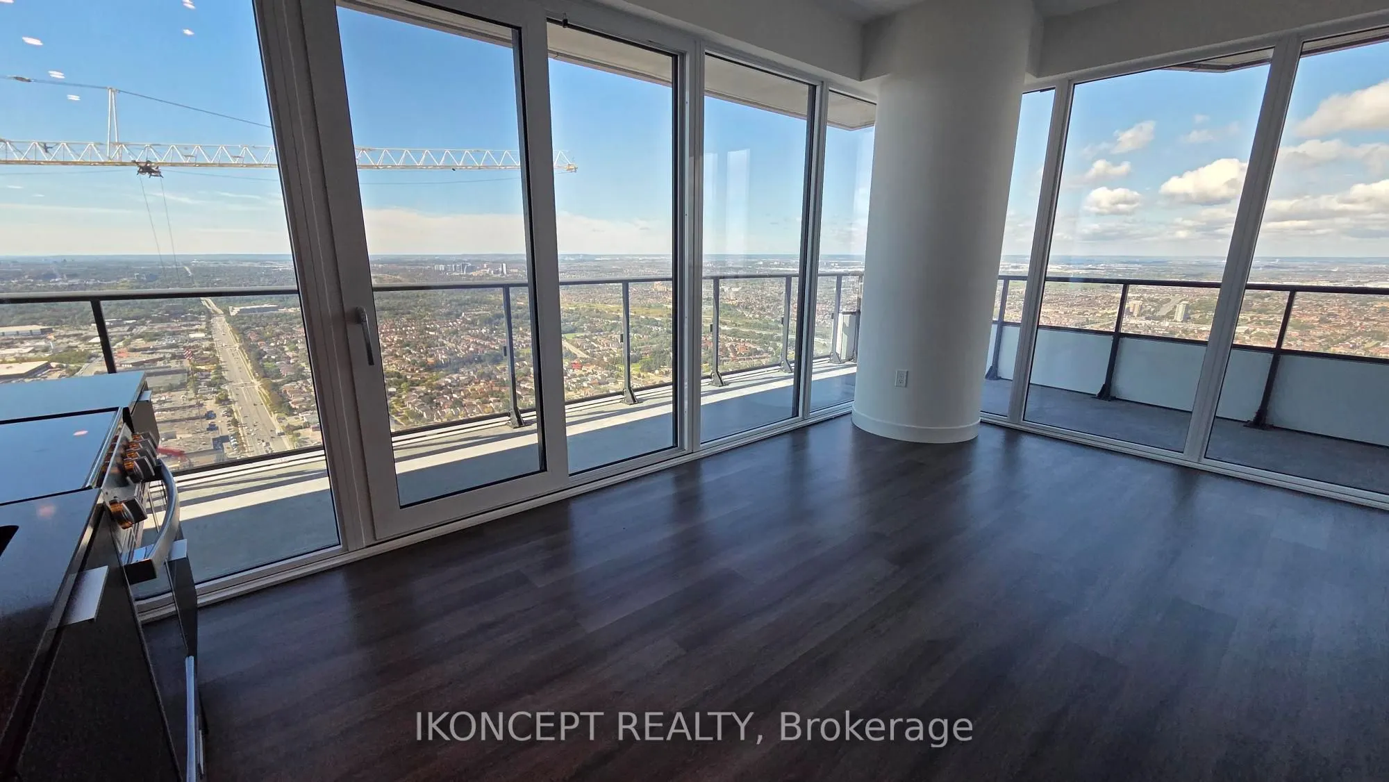 448 Burnhamthorpe Road #6302