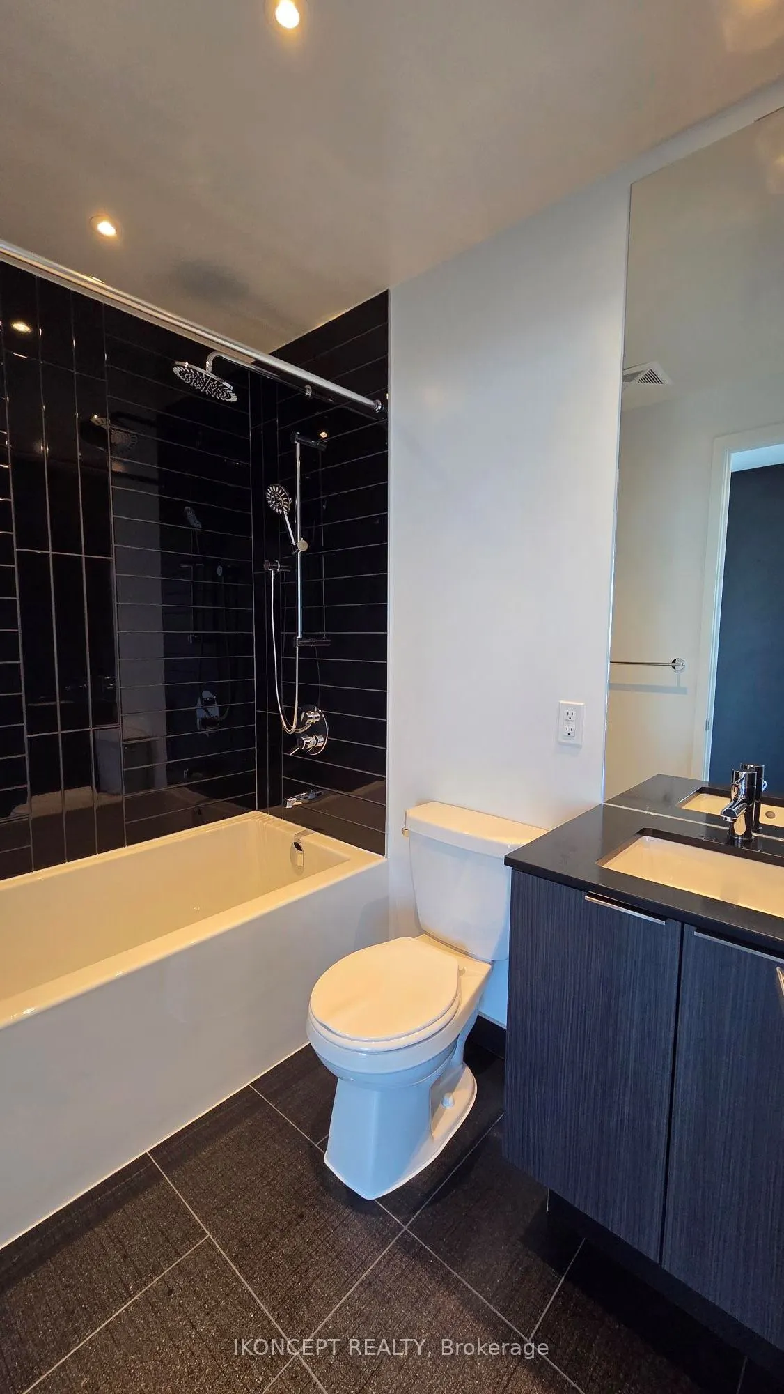 448 Burnhamthorpe Road #6302
