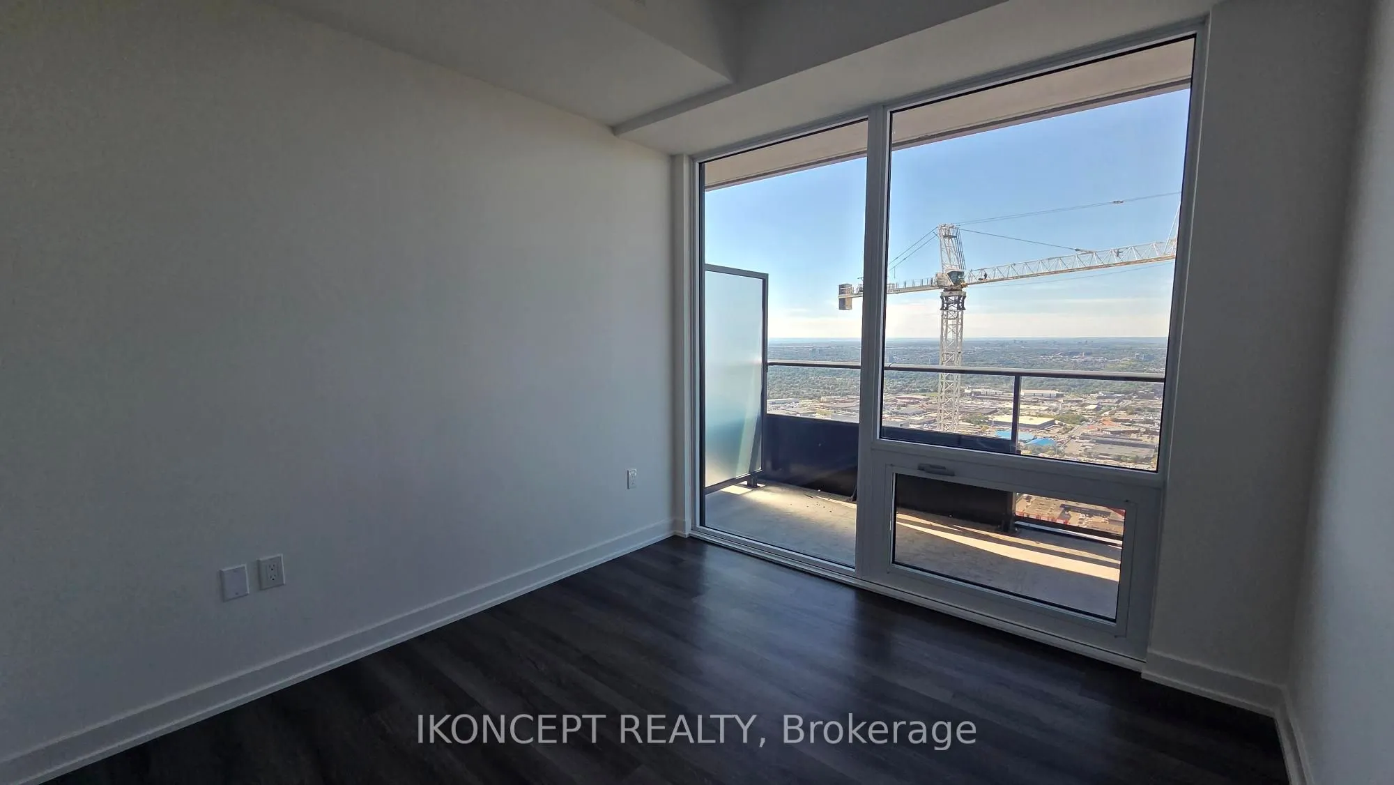 448 Burnhamthorpe Road #6302