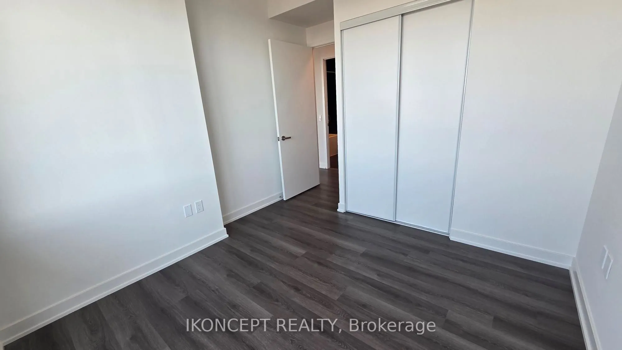 448 Burnhamthorpe Road #6302