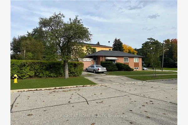 19 Upminster Crescent