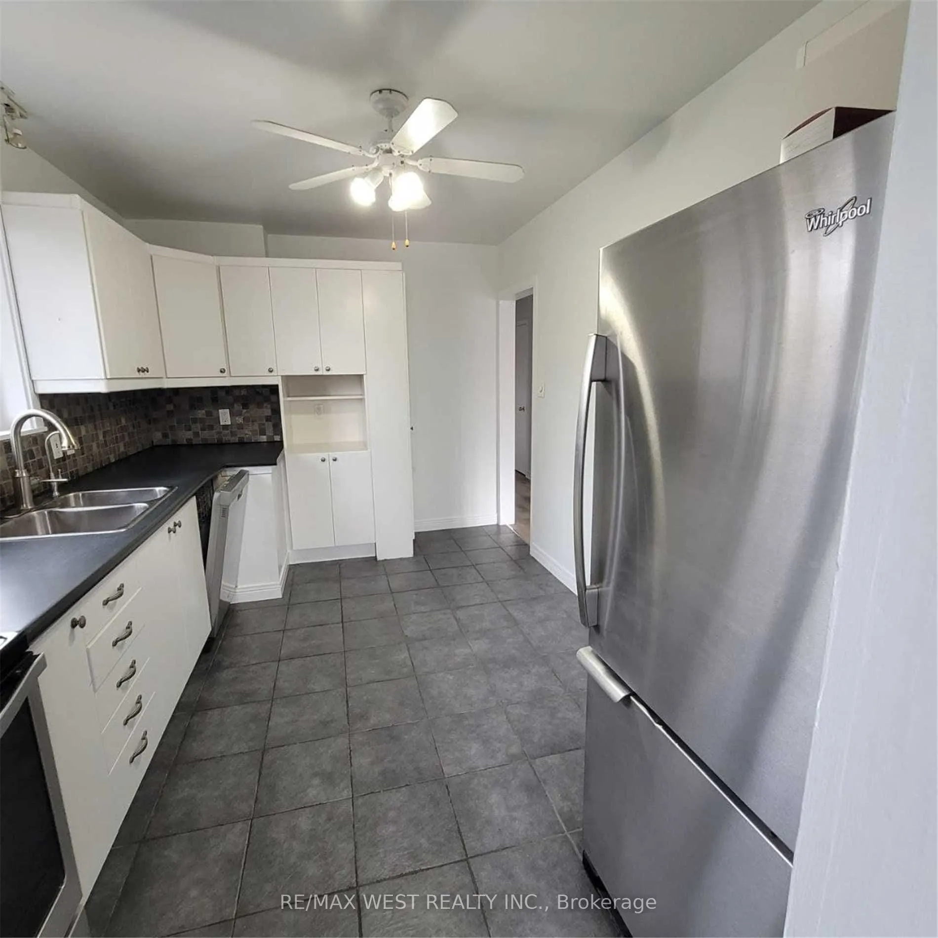 245 Kingsleigh Court