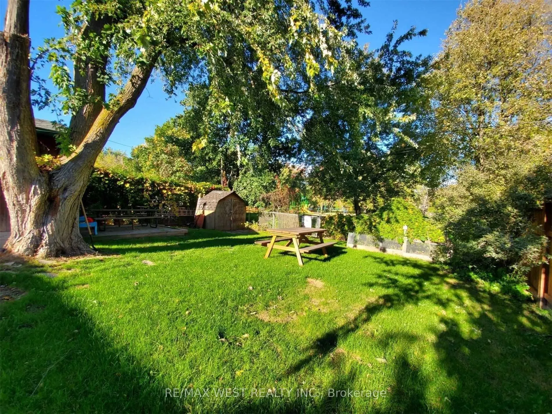 245 Kingsleigh Court