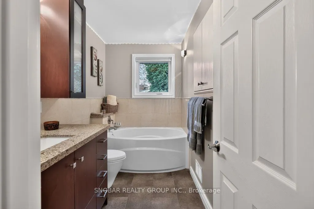 1302 Greenoaks Drive