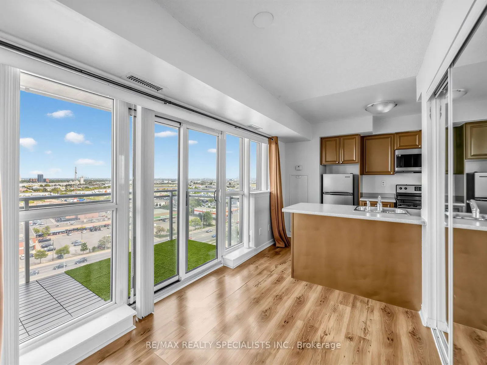215 Queen Street E #1501