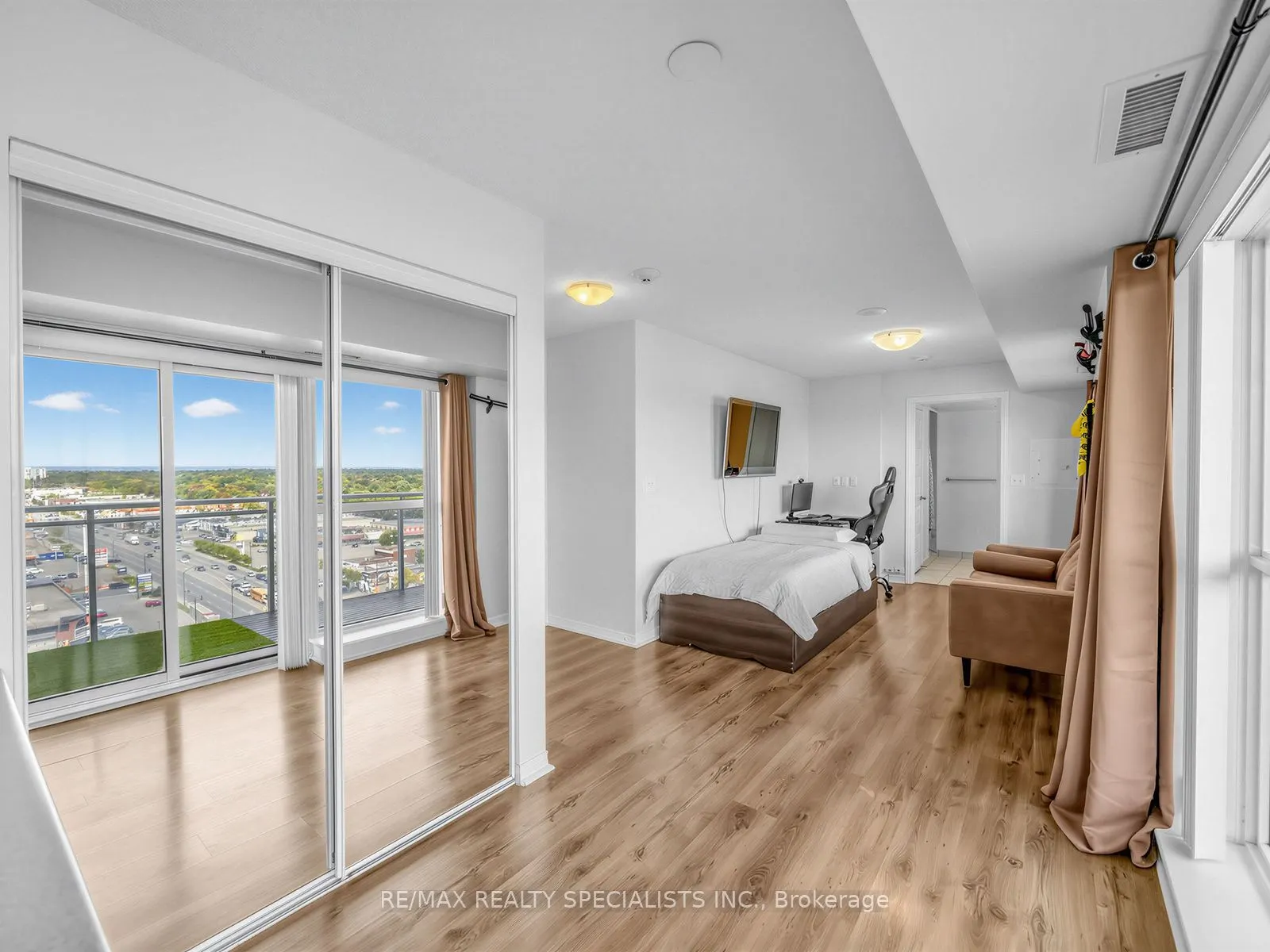 215 Queen Street E #1501