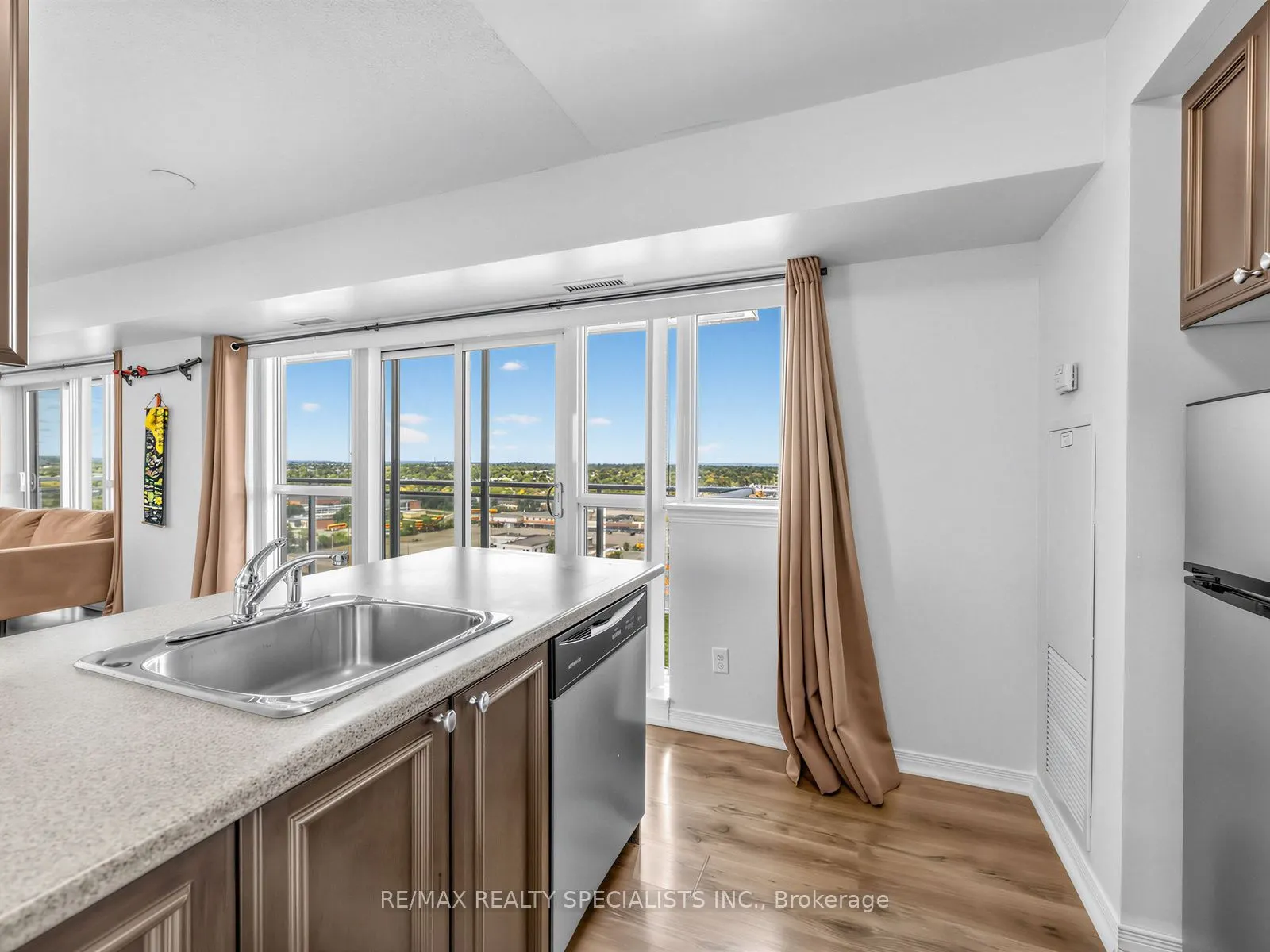 215 Queen Street E #1501