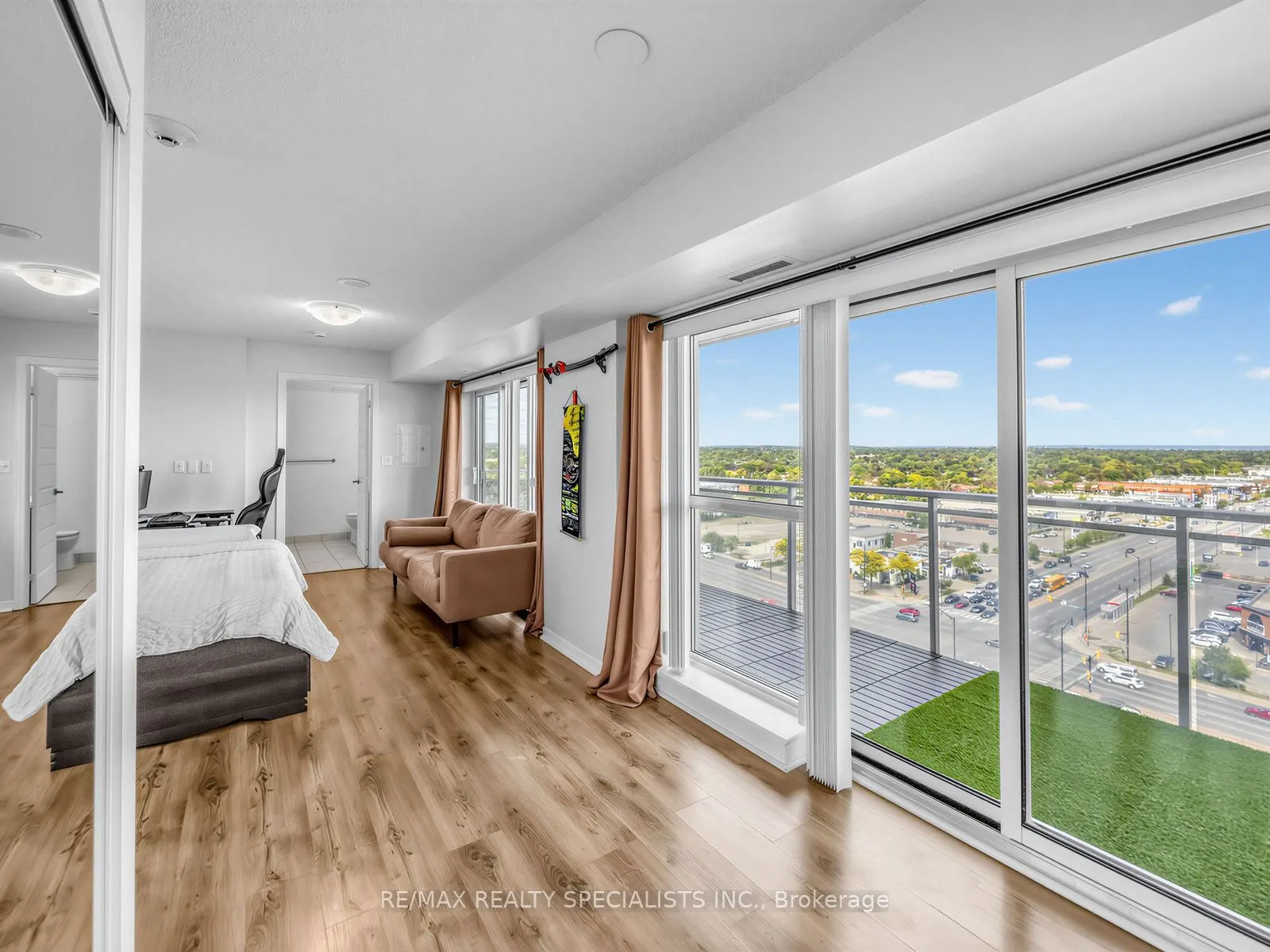 215 Queen Street E #1501