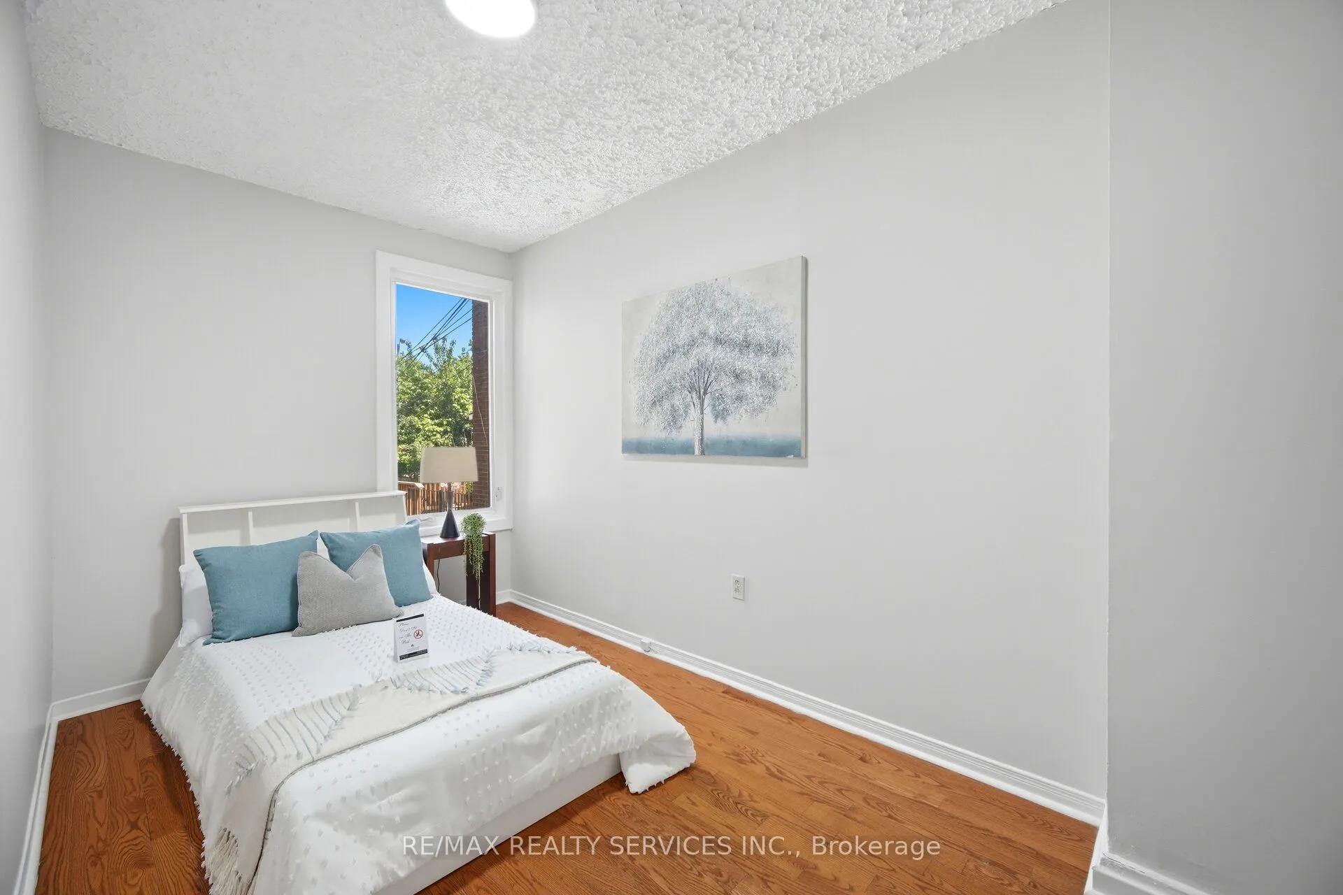 1147 Dufferin Street