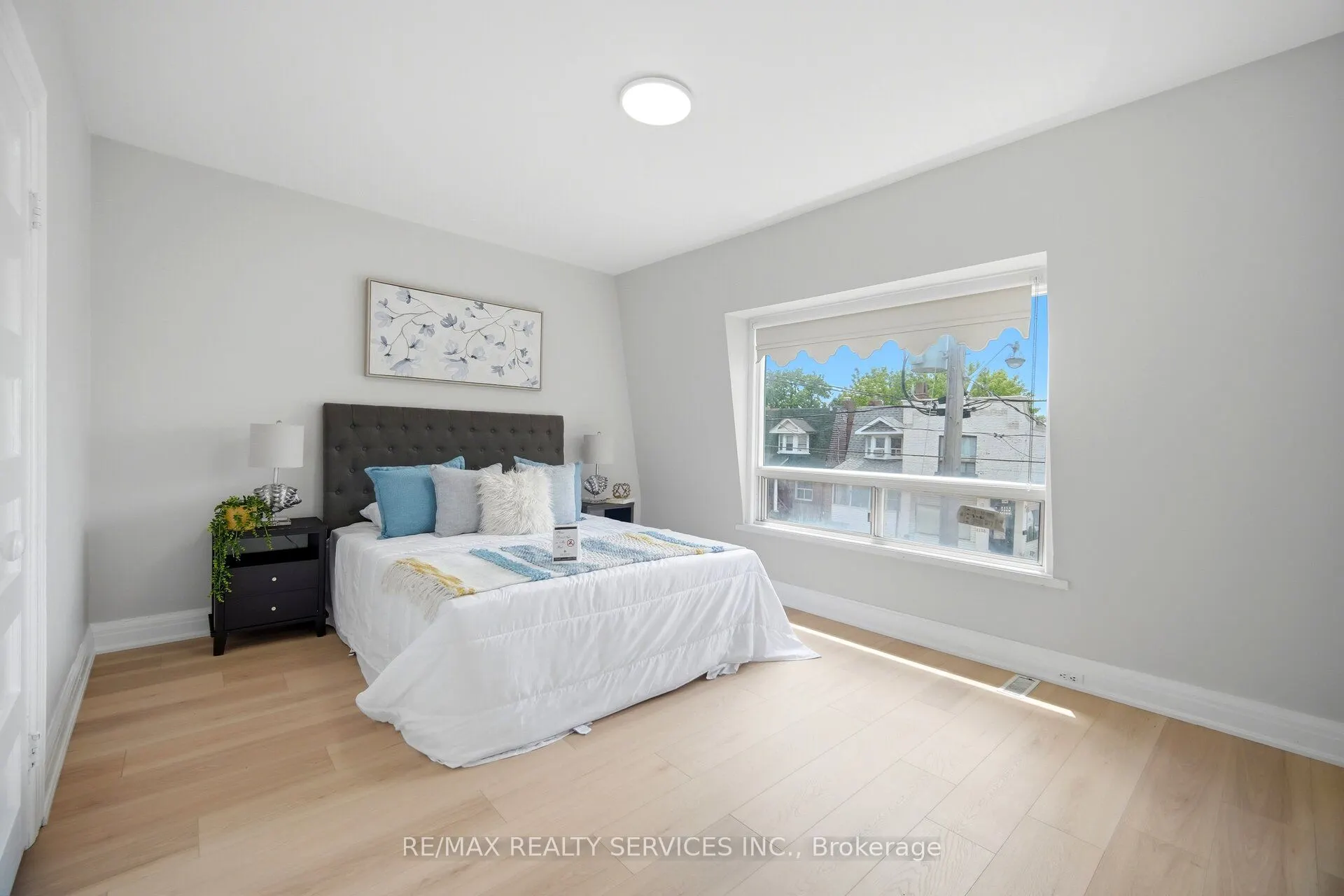 1147 Dufferin Street