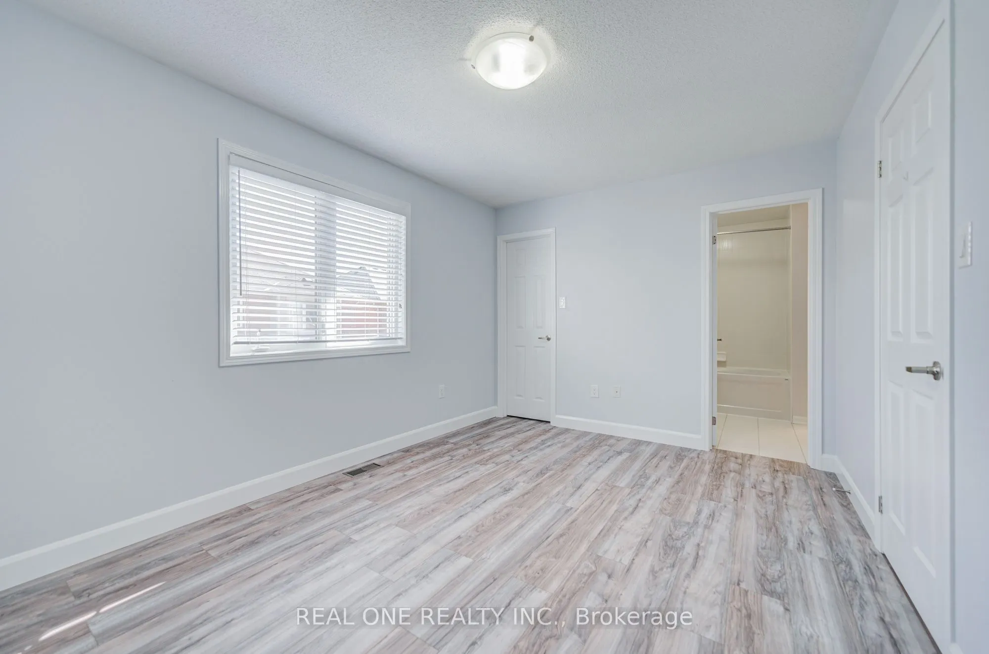 266 Woodley Crescent