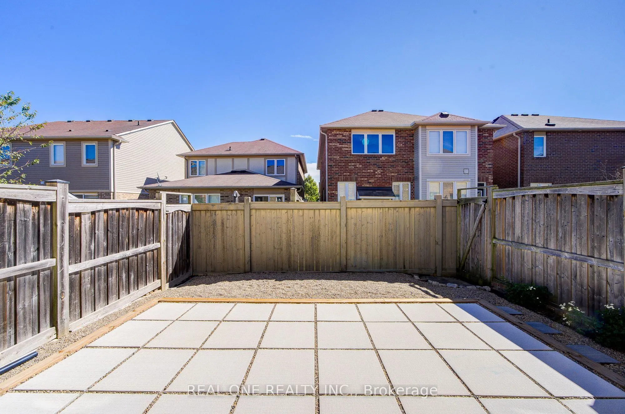 266 Woodley Crescent