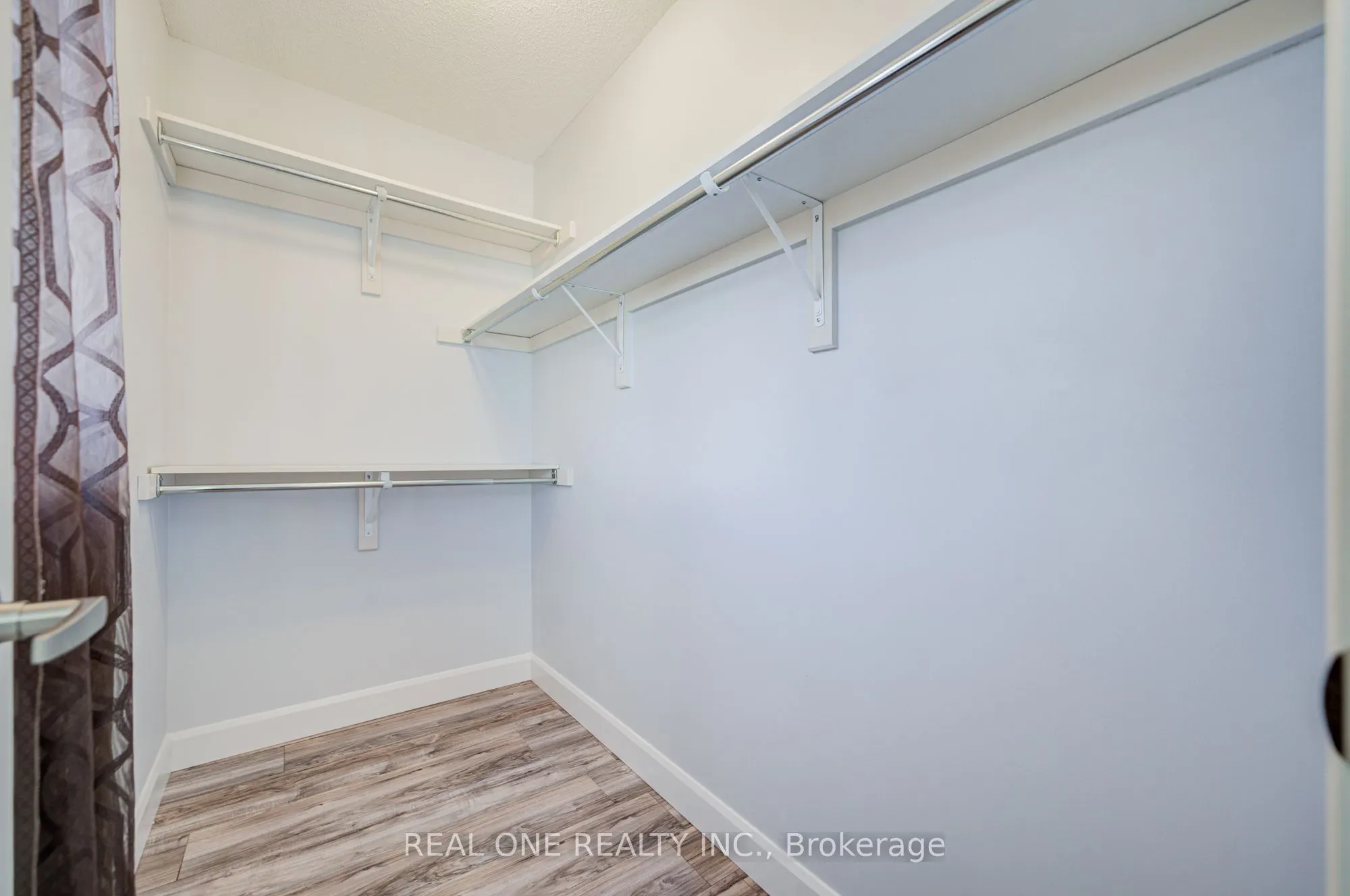 266 Woodley Crescent