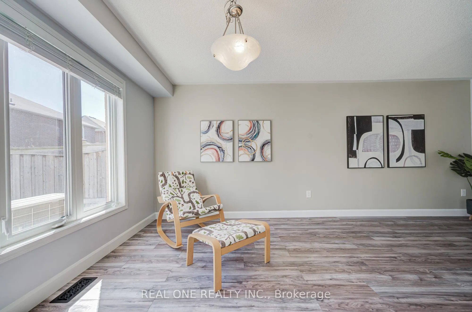 266 Woodley Crescent