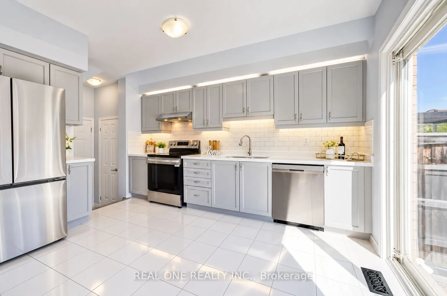 266 Woodley Crescent