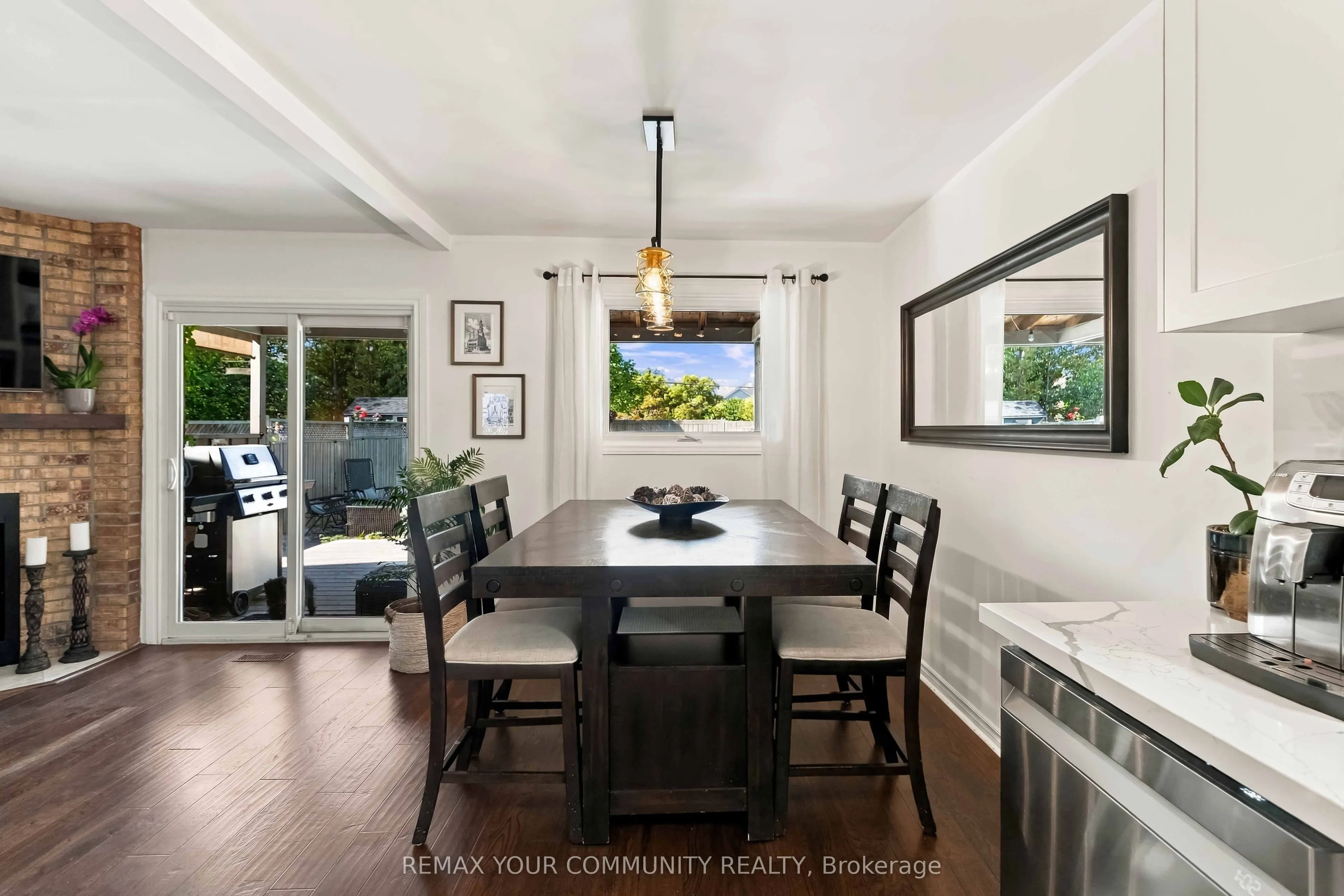 7013 Hickling Crescent