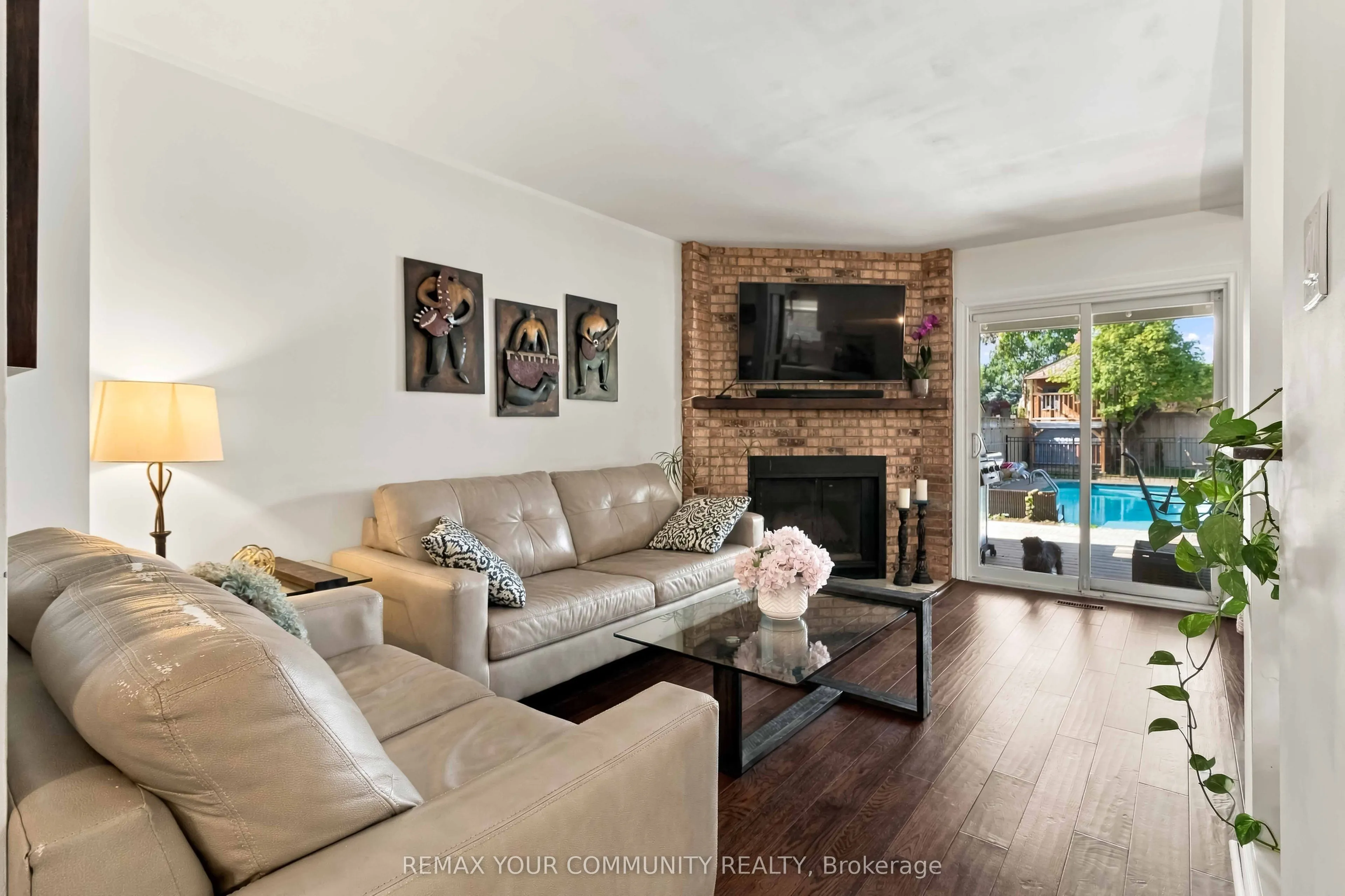 7013 Hickling Crescent